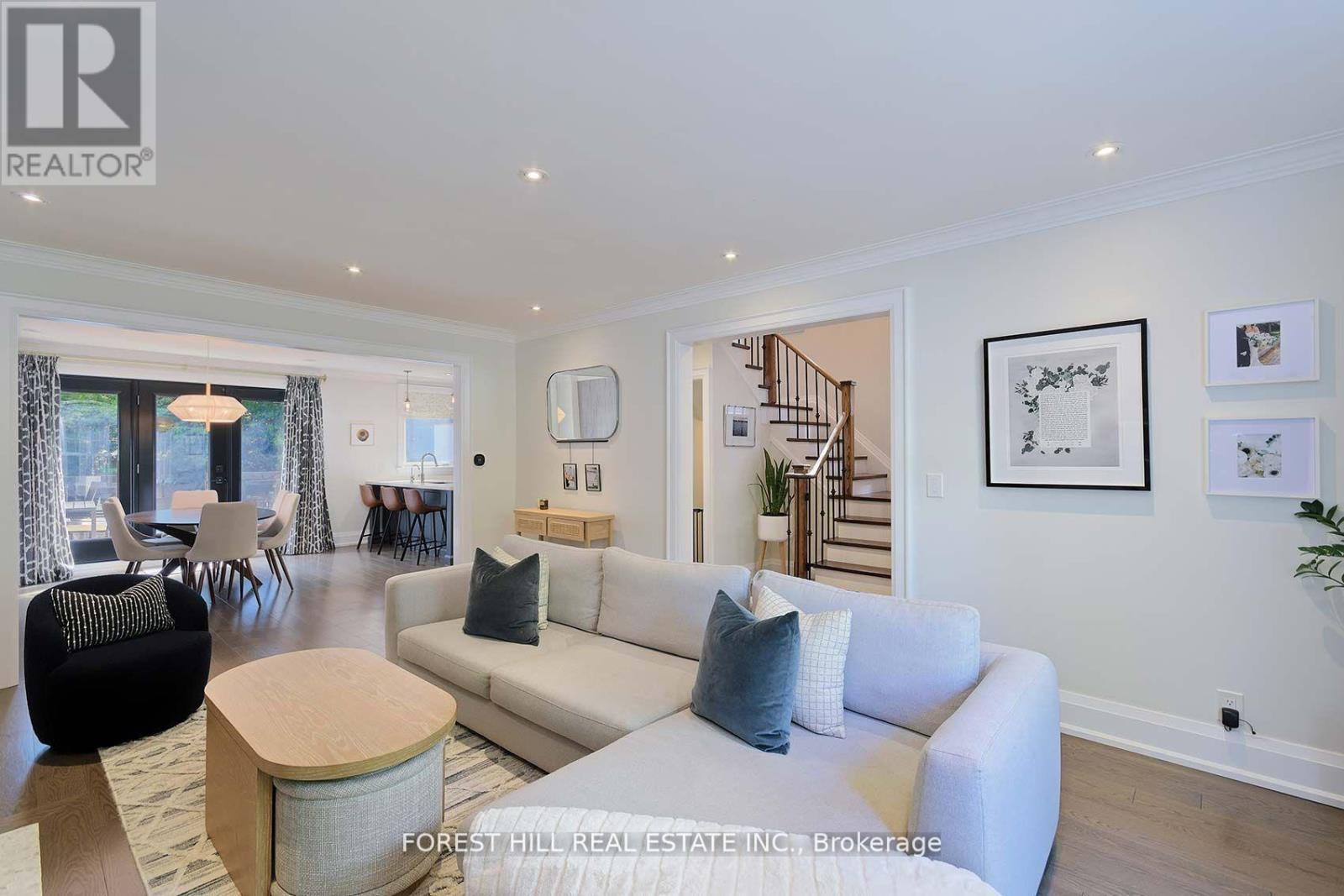 9 Peveril Hill S, Toronto, Ontario  M6C 3A7 - Photo 11 - C12446937