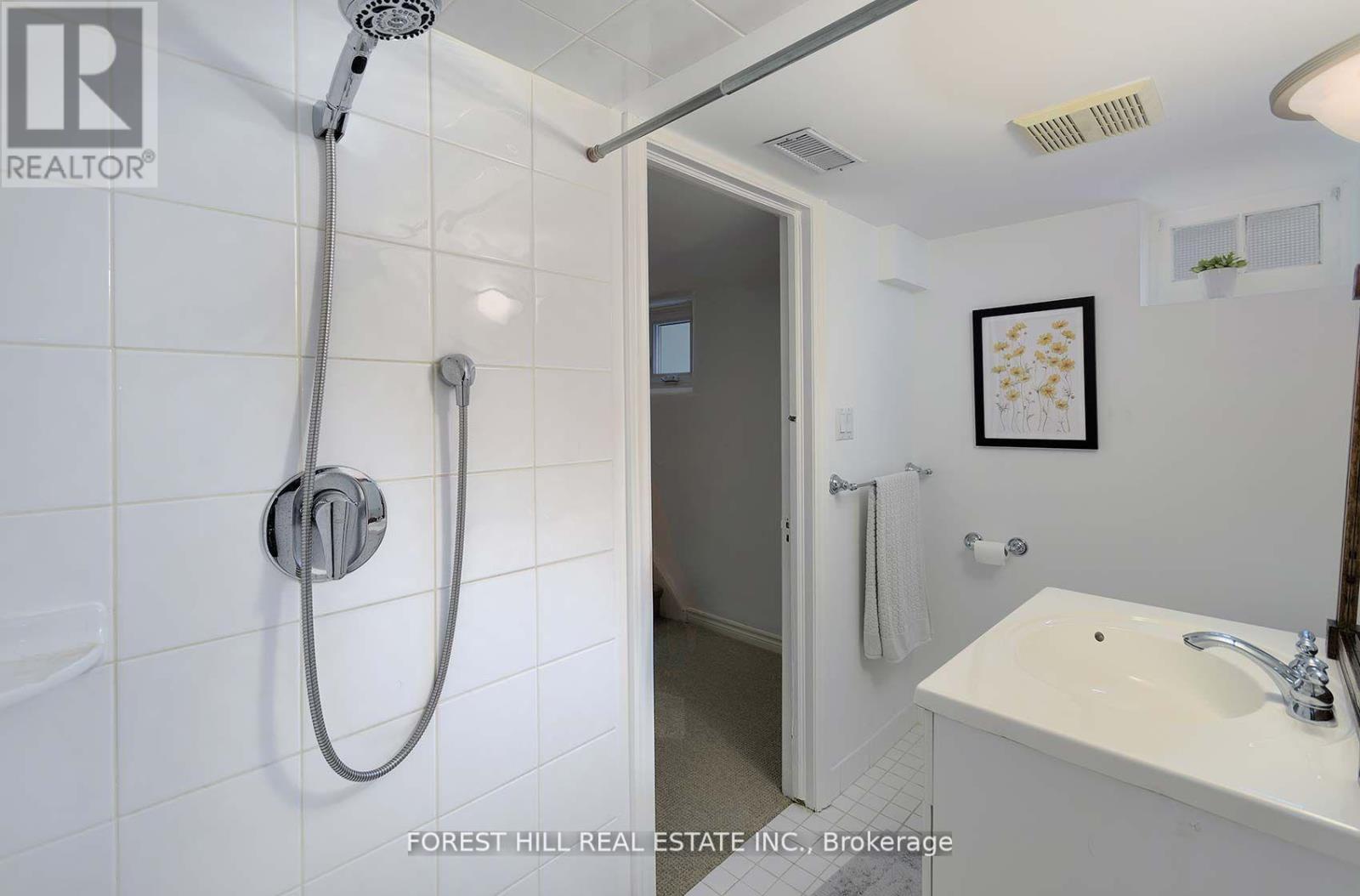 9 Peveril Hill S, Toronto, Ontario  M6C 3A7 - Photo 34 - C12446937