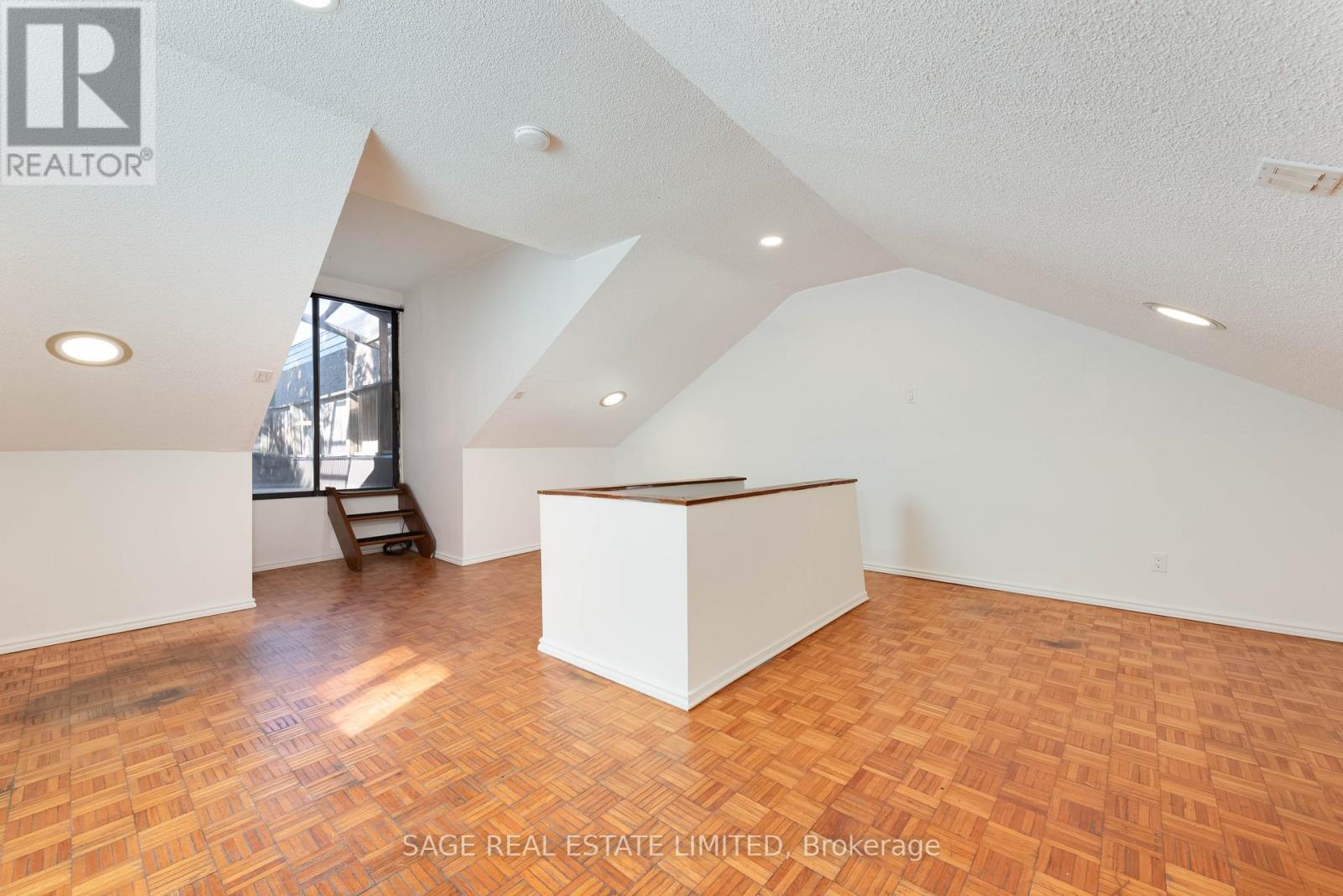 Upper - 586 Richmond Street W, Toronto, Ontario  M5V 1Y9 - Photo 15 - C12446938