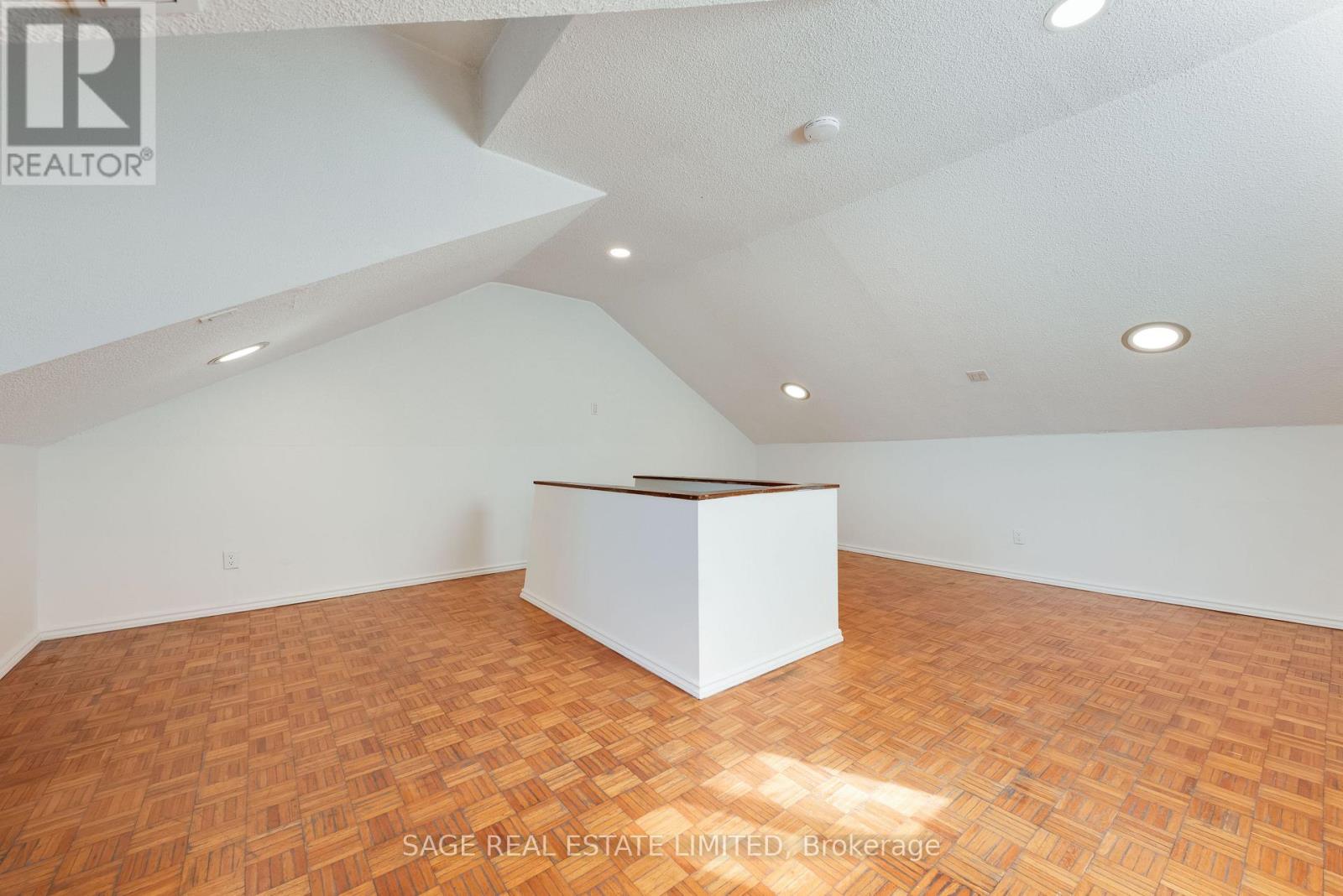 Upper - 586 Richmond Street W, Toronto, Ontario  M5V 1Y9 - Photo 16 - C12446938