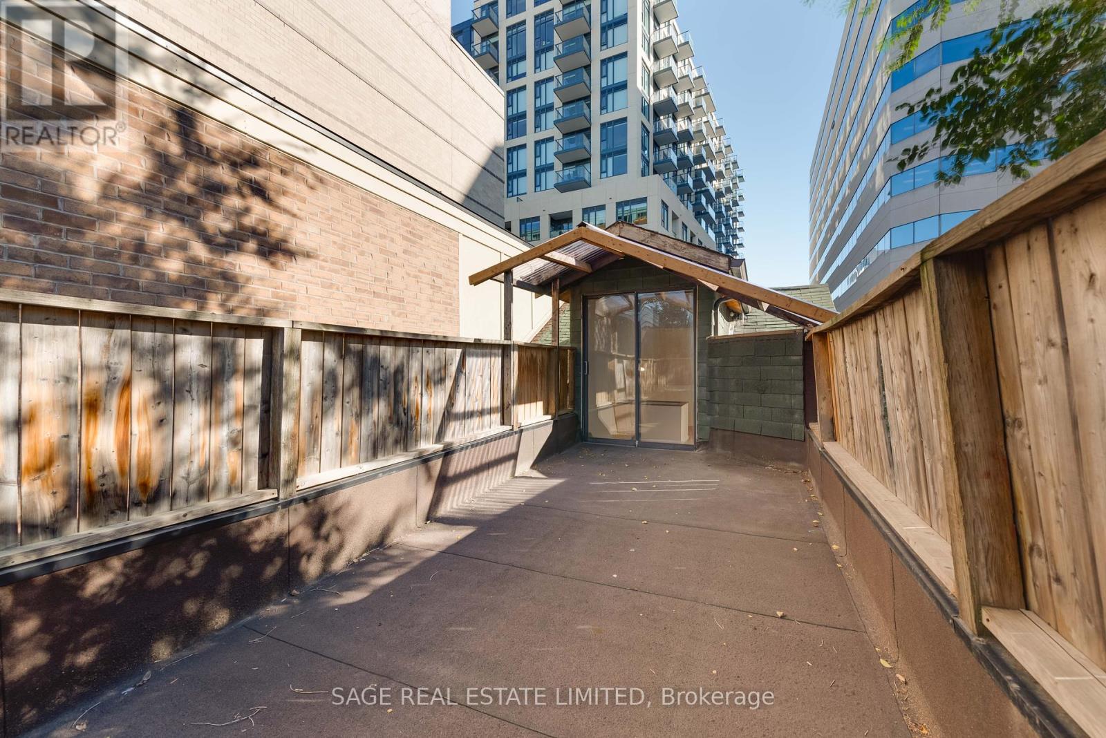 Upper - 586 Richmond Street W, Toronto, Ontario  M5V 1Y9 - Photo 18 - C12446938