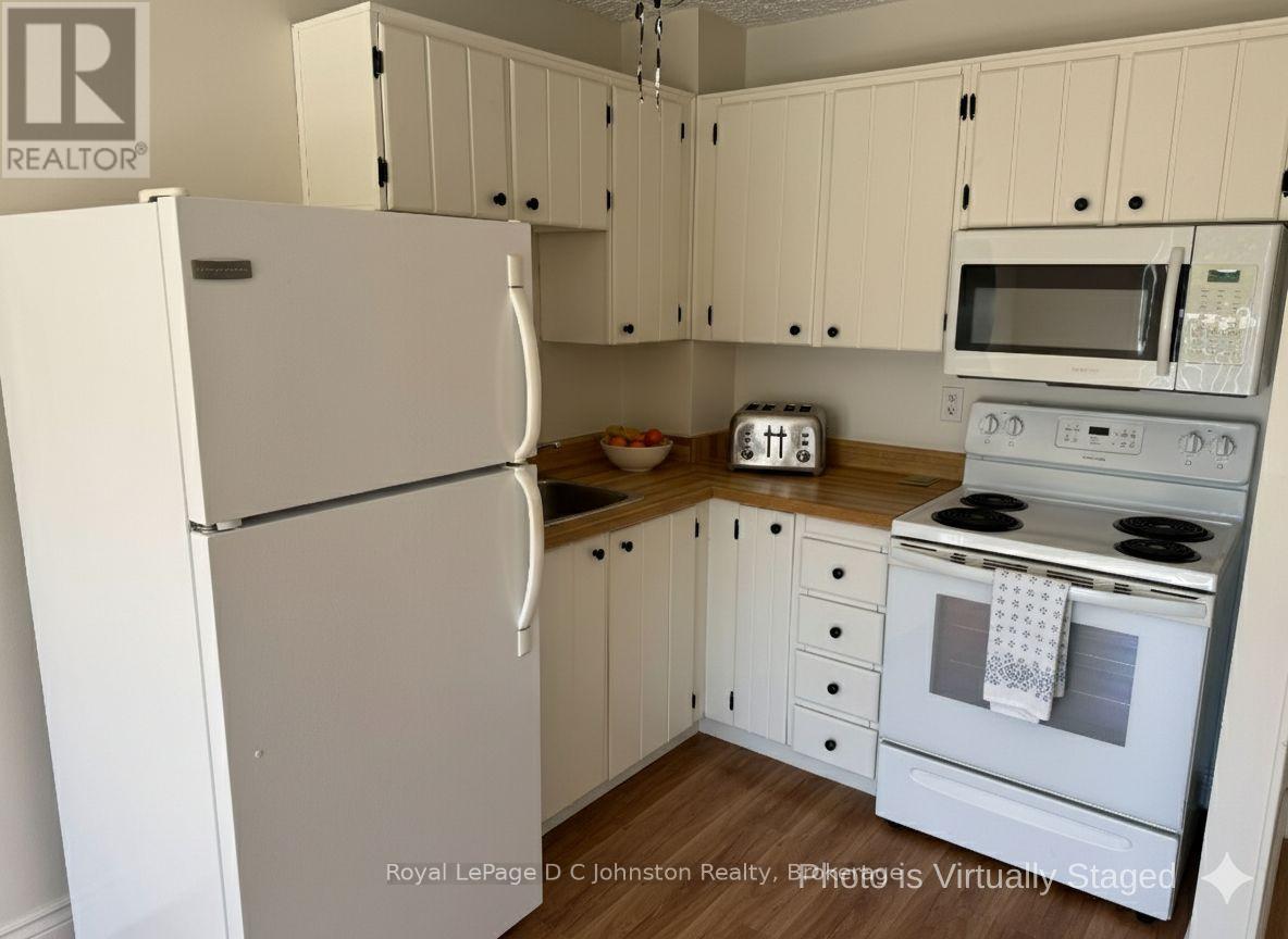 303 - 229 Adelaide Street, Saugeen Shores, Ontario  N0H 2L0 - Photo 6 - X12441918