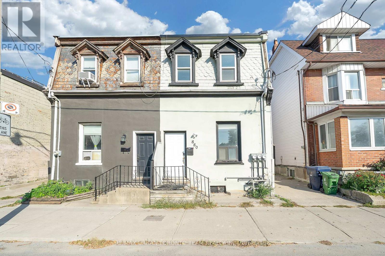 UPPER - 880 DUNDAS STREET E, Toronto, Ontario