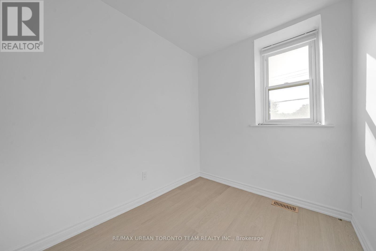 Upper - 880 Dundas Street E, Toronto, Ontario  M4M 1R3 - Photo 12 - E12446794