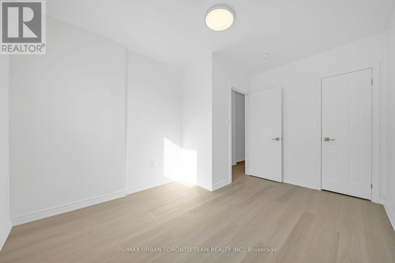 Main - 880 Dundas Street E, Toronto, Ontario  M4M 1R3 - Photo 11 - E12446859