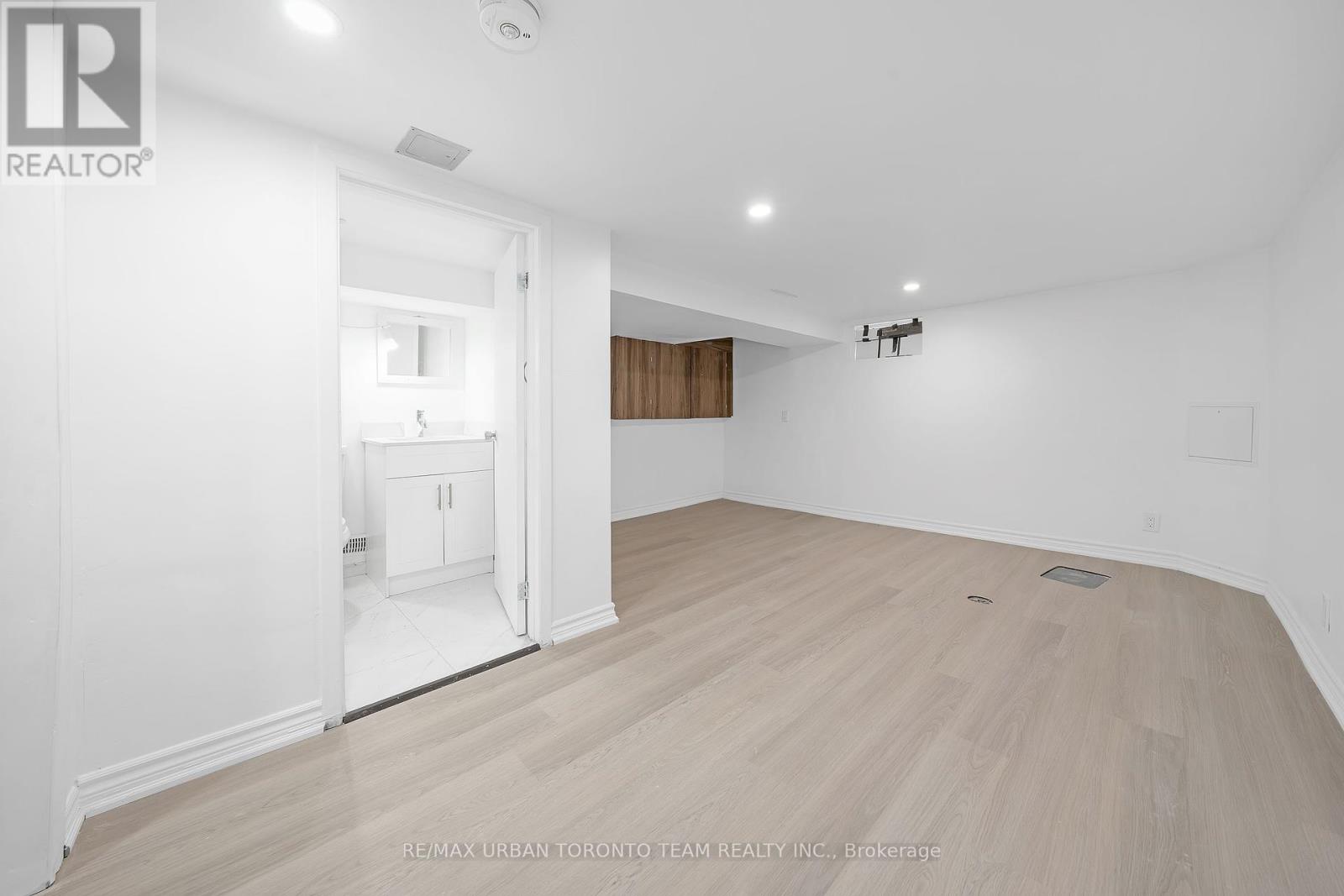Main - 880 Dundas Street E, Toronto, Ontario  M4M 1R3 - Photo 12 - E12446859