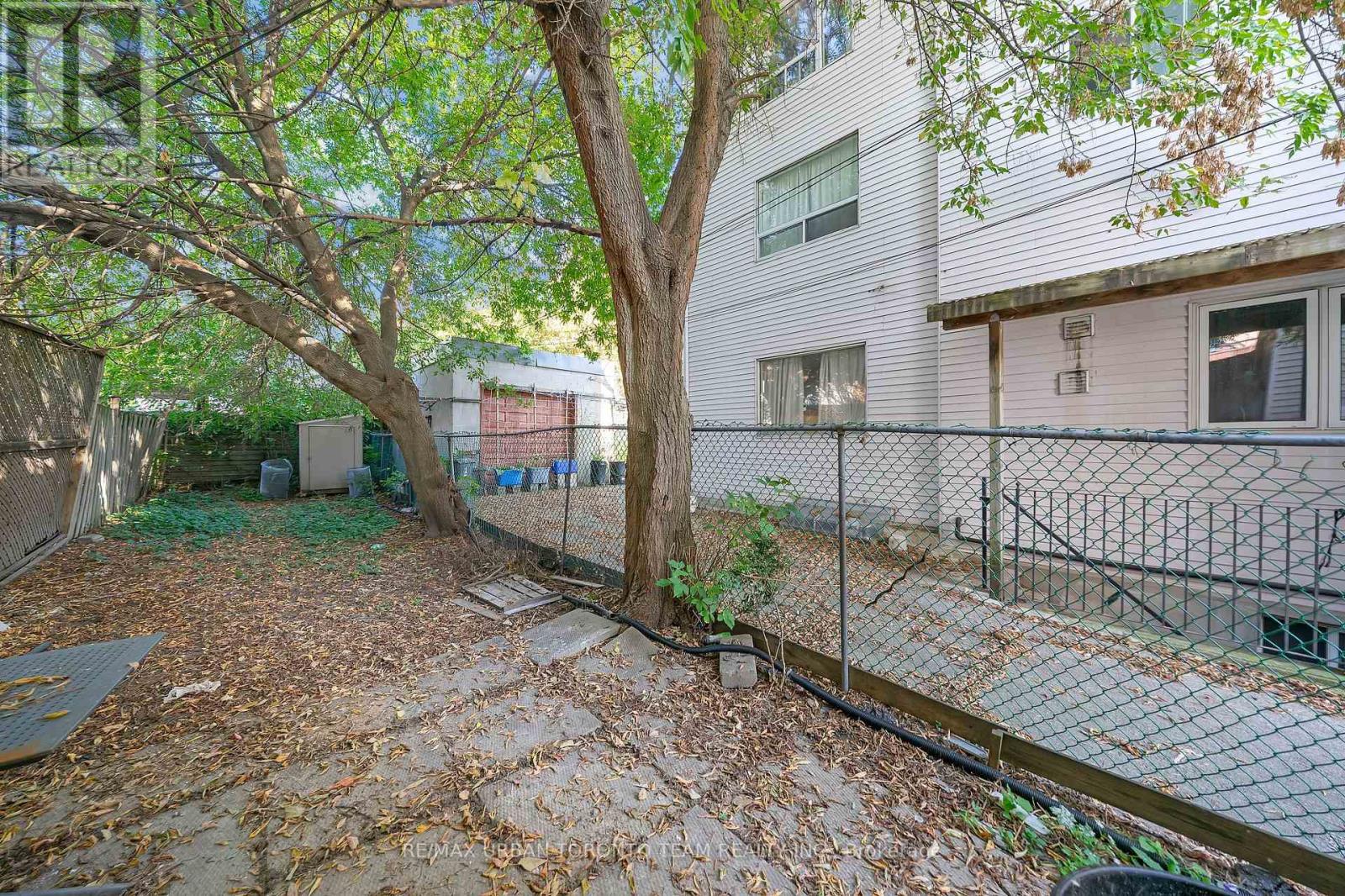Main - 880 Dundas Street E, Toronto, Ontario  M4M 1R3 - Photo 17 - E12446859