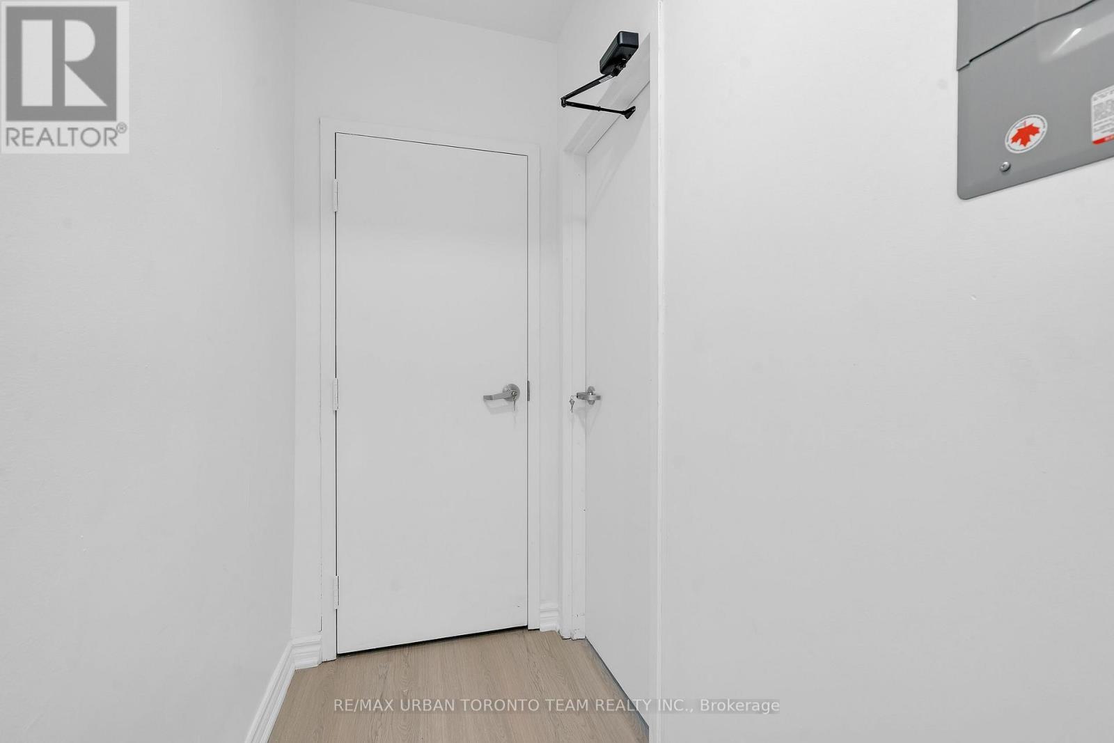 Main - 880 Dundas Street E, Toronto, Ontario  M4M 1R3 - Photo 3 - E12446859