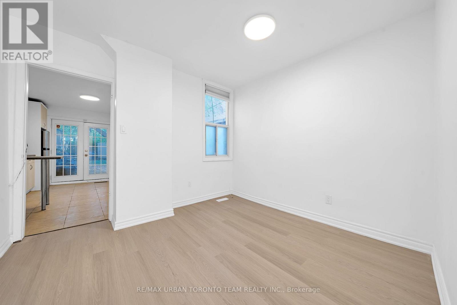 Main - 880 Dundas Street E, Toronto, Ontario  M4M 1R3 - Photo 4 - E12446859