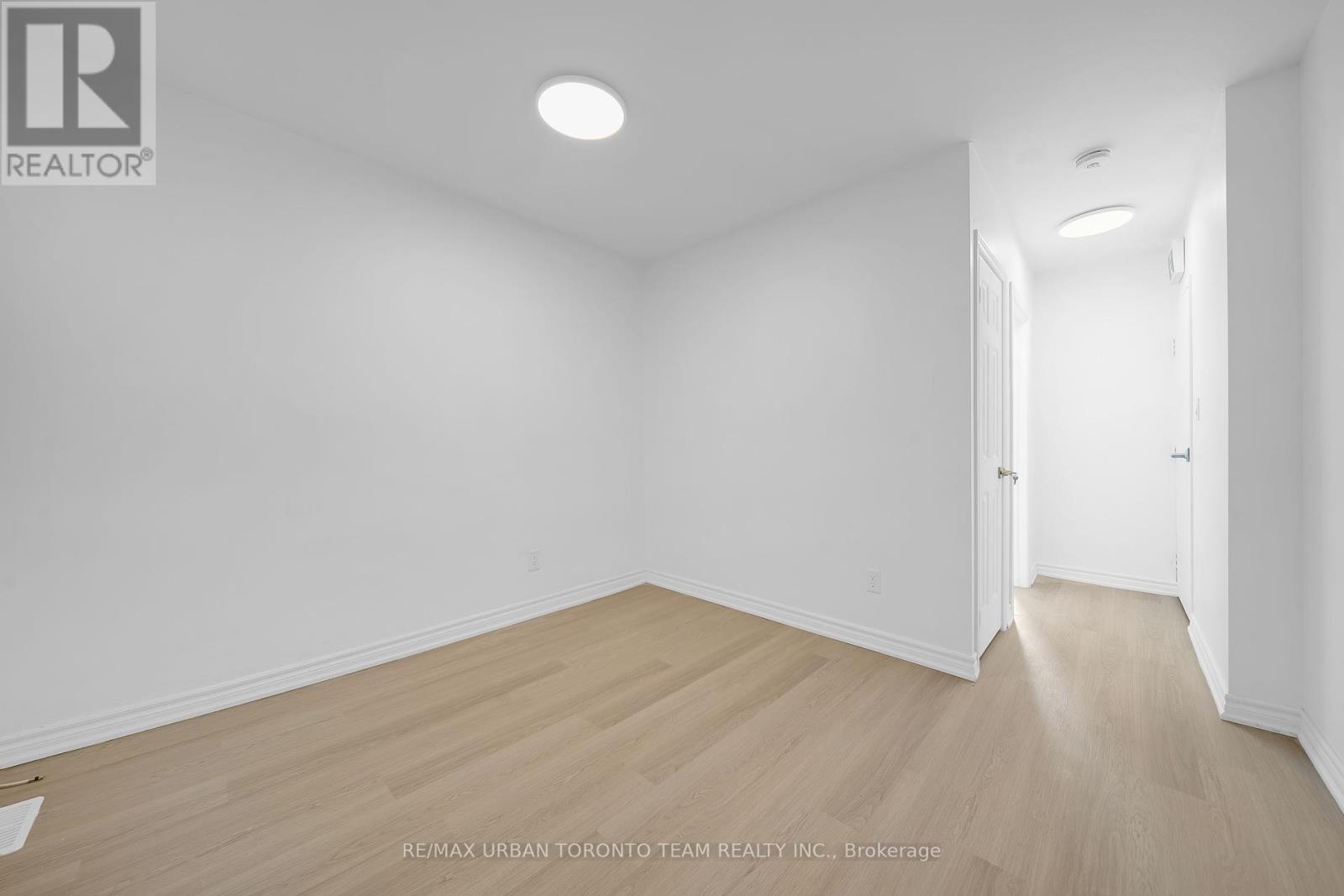 Main - 880 Dundas Street E, Toronto, Ontario  M4M 1R3 - Photo 5 - E12446859
