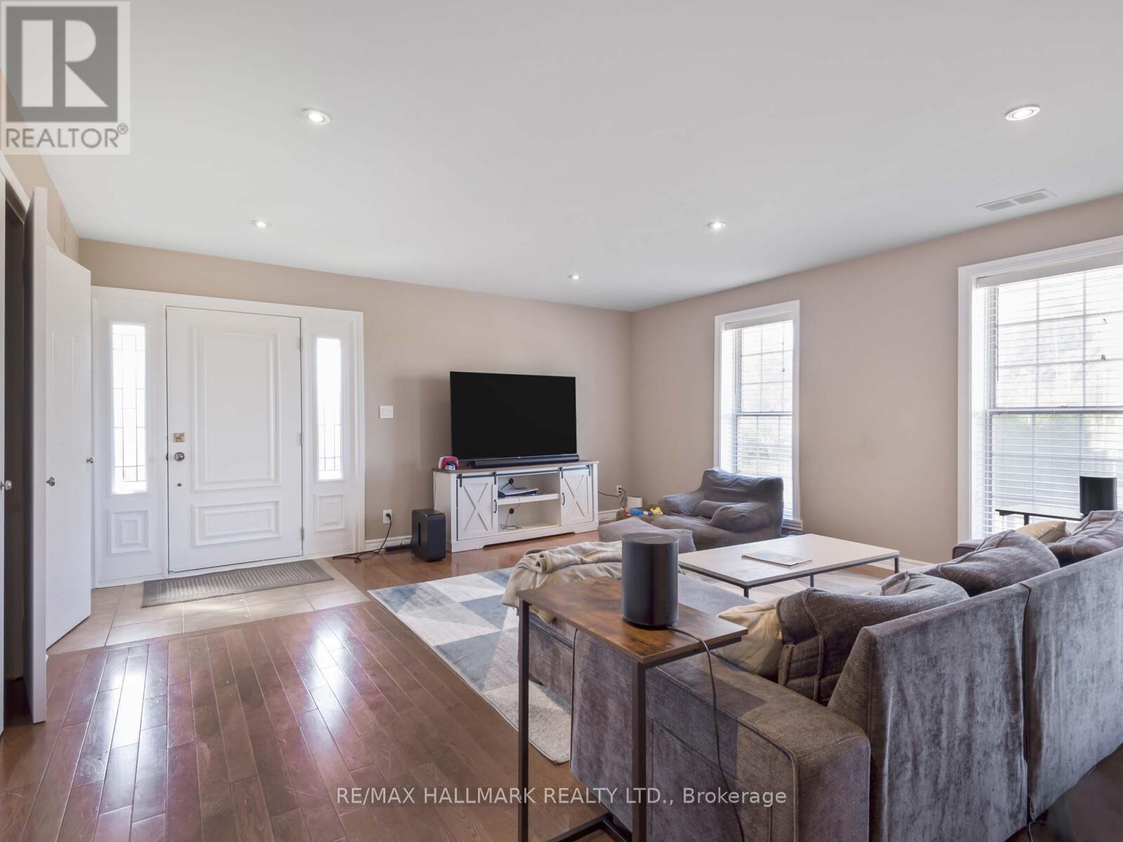 90 Leroy Avenue, Toronto, Ontario  M4J 4G8 - Photo 4 - E12446903