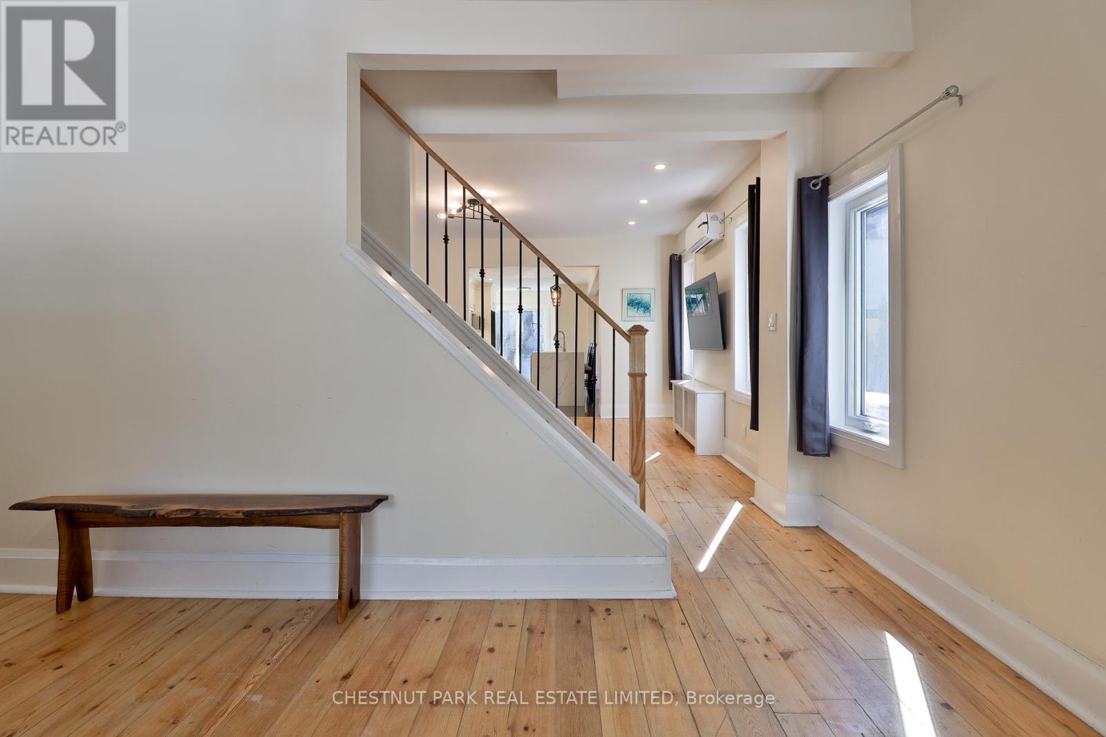 5 Minto Street, Toronto, Ontario  M4L 1B5 - Photo 4 - E12446959