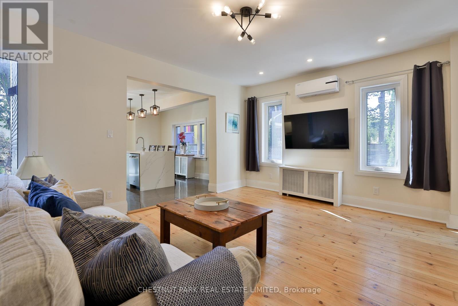 5 Minto Street, Toronto, Ontario  M4L 1B5 - Photo 8 - E12446959