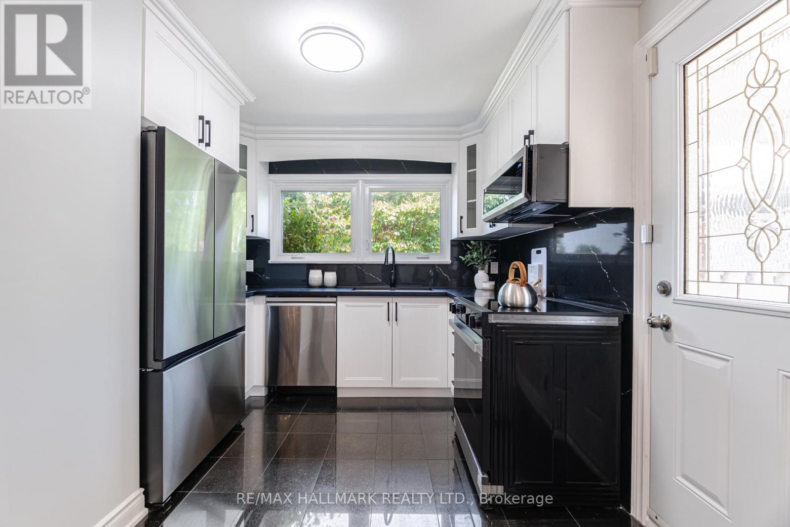 47 Marthclare Avenue, Toronto, Ontario  M3A 1E1 - Photo 17 - C12446749