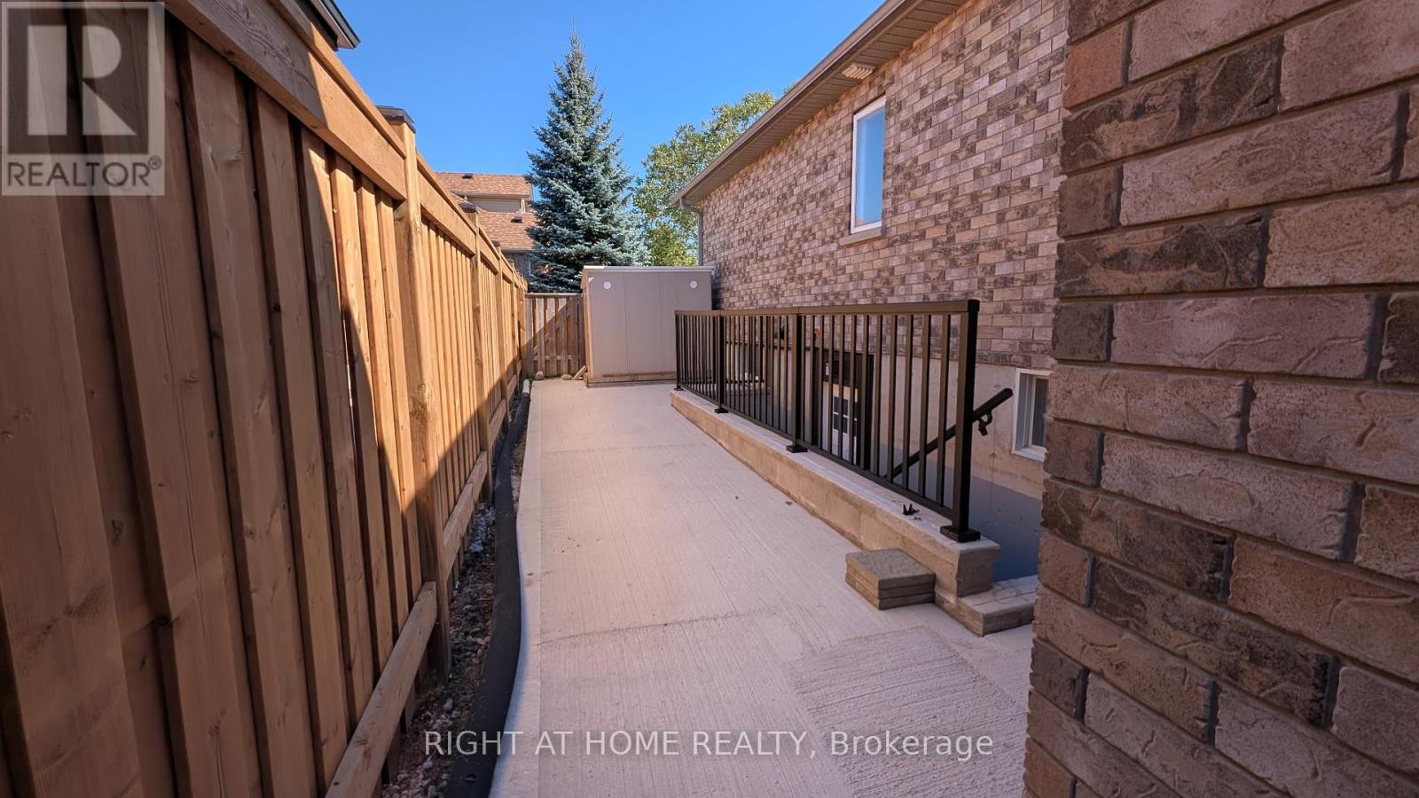 - Lower Level - 100 Seline Crescent, Barrie, Ontario  L4N 5V7 - Photo 3 - S12445685