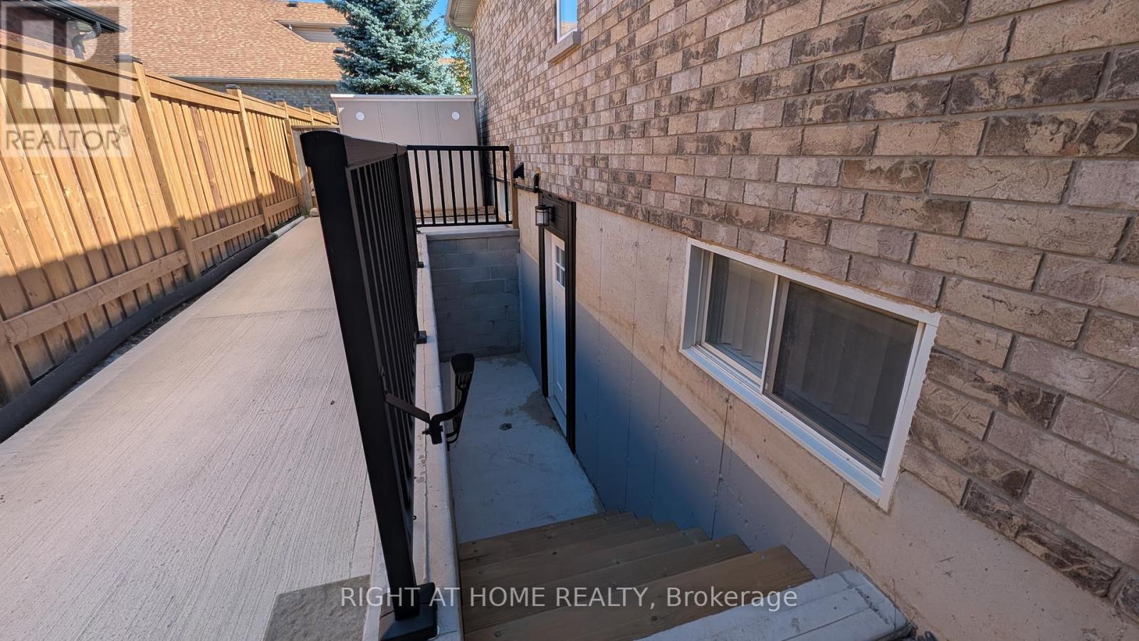 - Lower Level - 100 Seline Crescent, Barrie, Ontario  L4N 5V7 - Photo 4 - S12445685