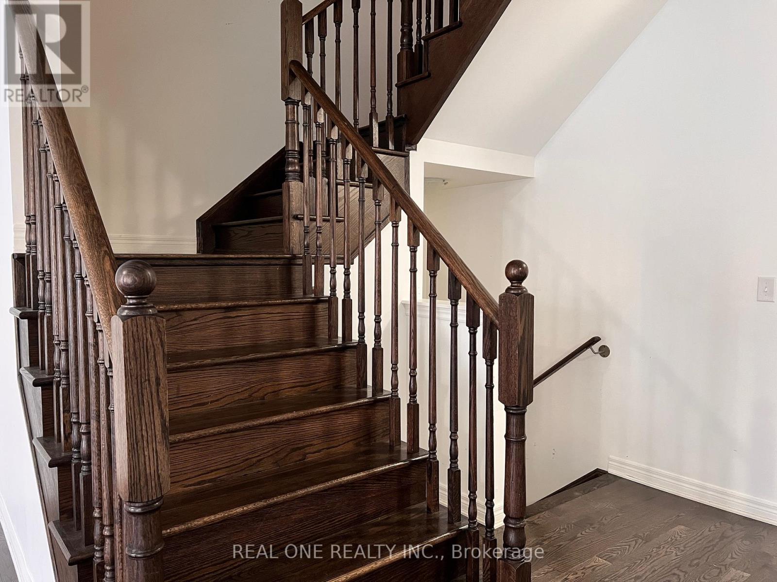 24 Foxberry Road, East Gwillimbury, Ontario  L9N 0P6 - Photo 10 - N12446790
