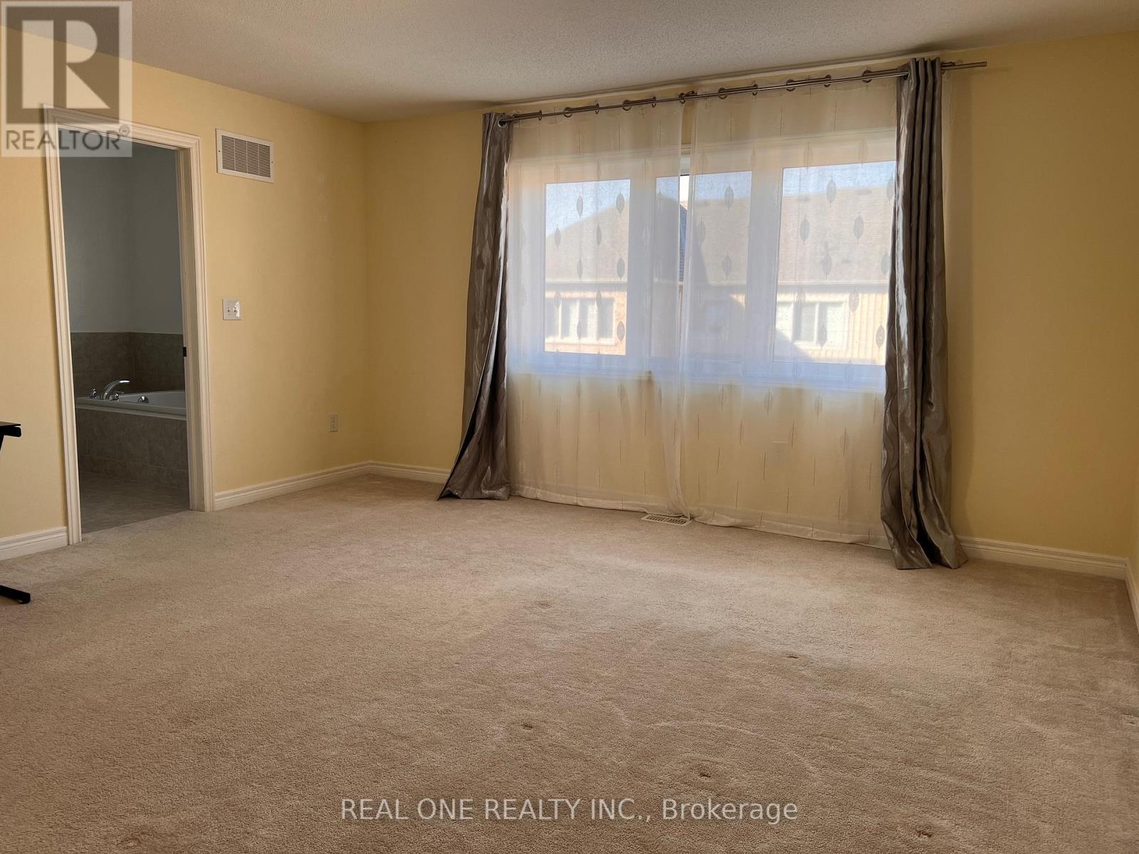 24 Foxberry Road, East Gwillimbury, Ontario  L9N 0P6 - Photo 12 - N12446790