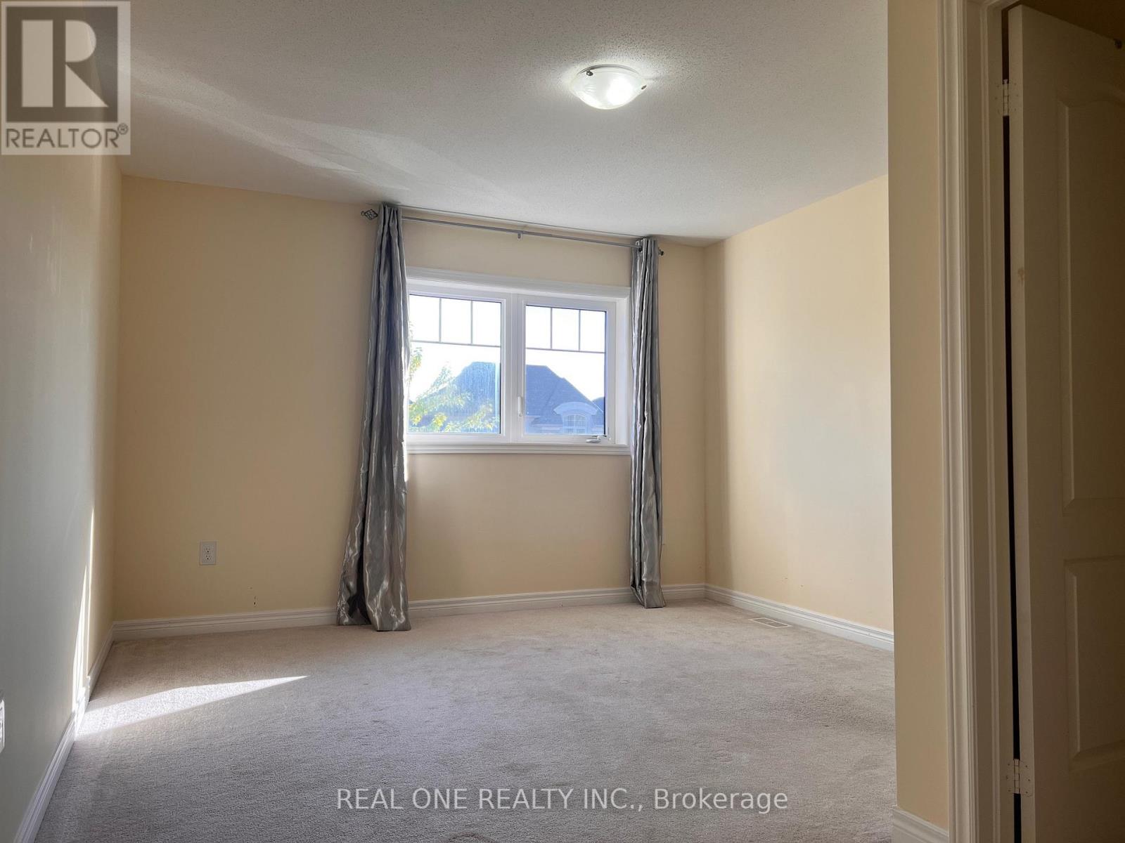 24 Foxberry Road, East Gwillimbury, Ontario  L9N 0P6 - Photo 17 - N12446790
