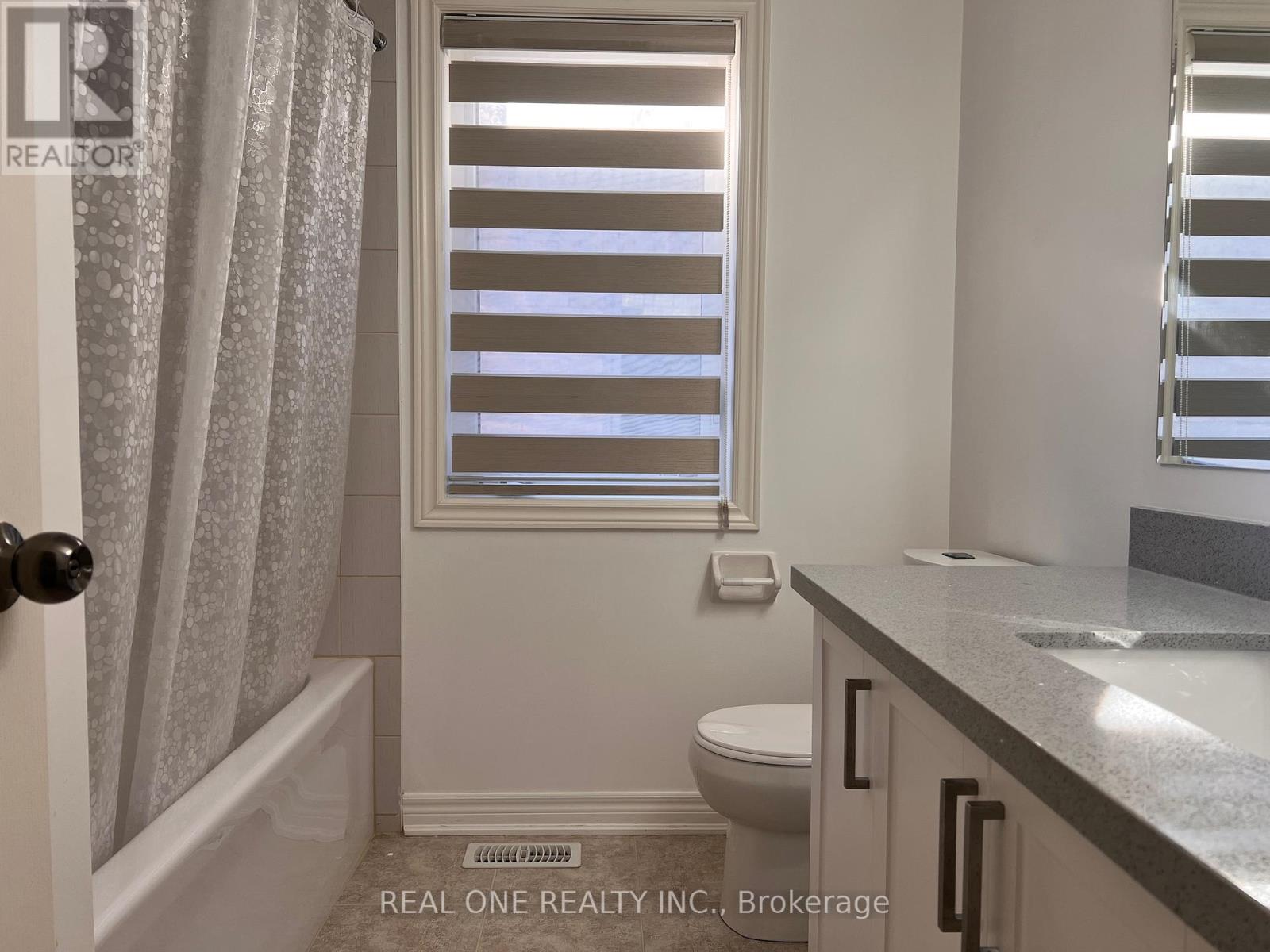 24 Foxberry Road, East Gwillimbury, Ontario  L9N 0P6 - Photo 18 - N12446790