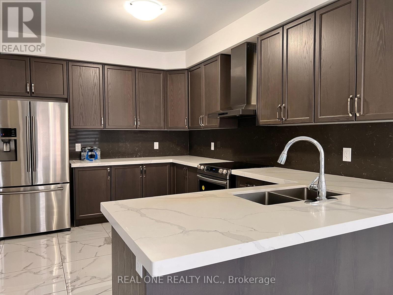 24 Foxberry Road, East Gwillimbury, Ontario  L9N 0P6 - Photo 4 - N12446790