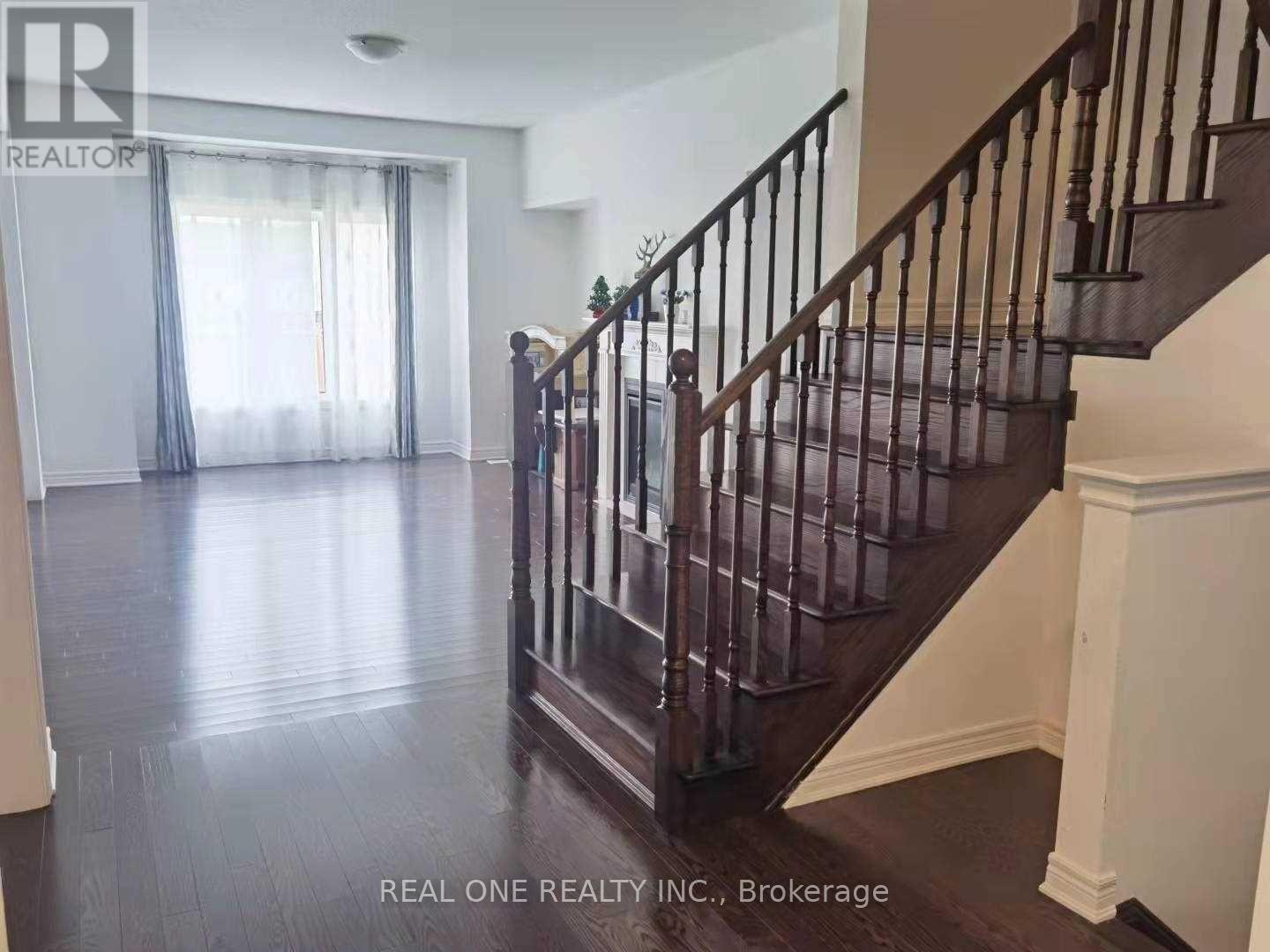 24 Foxberry Road, East Gwillimbury, Ontario  L9N 0P6 - Photo 8 - N12446790