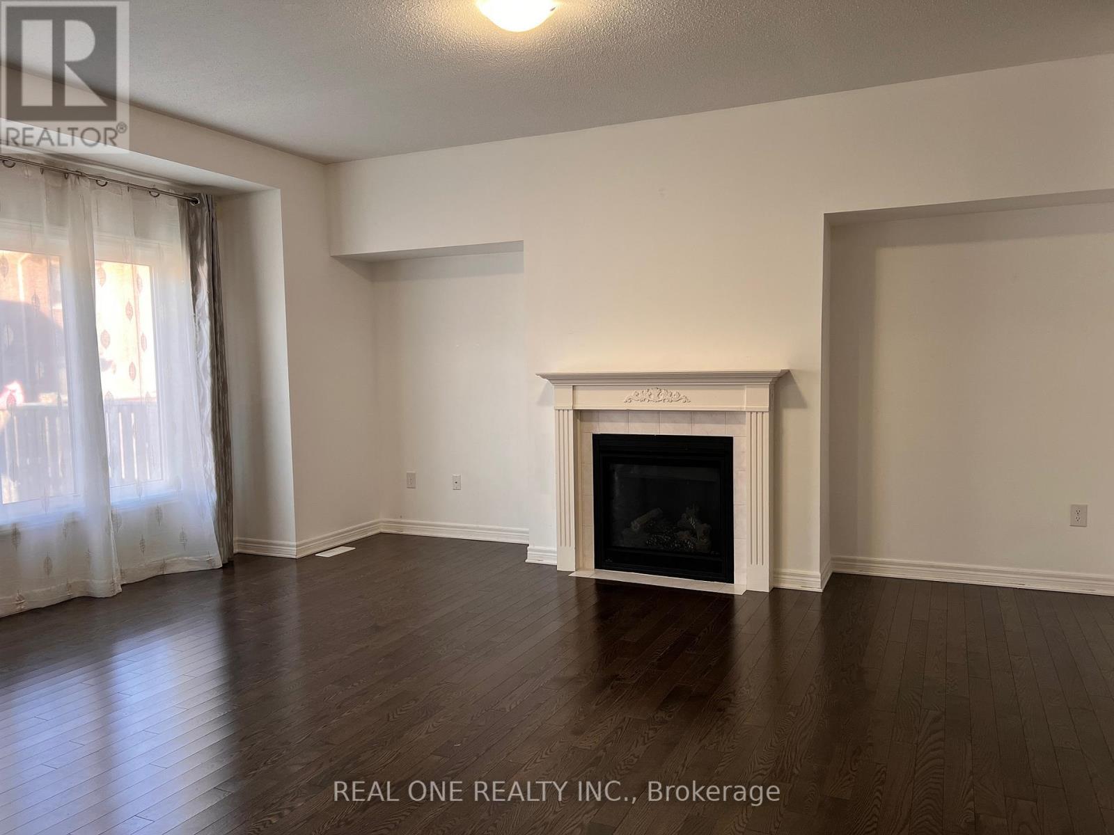 24 Foxberry Road, East Gwillimbury, Ontario  L9N 0P6 - Photo 9 - N12446790