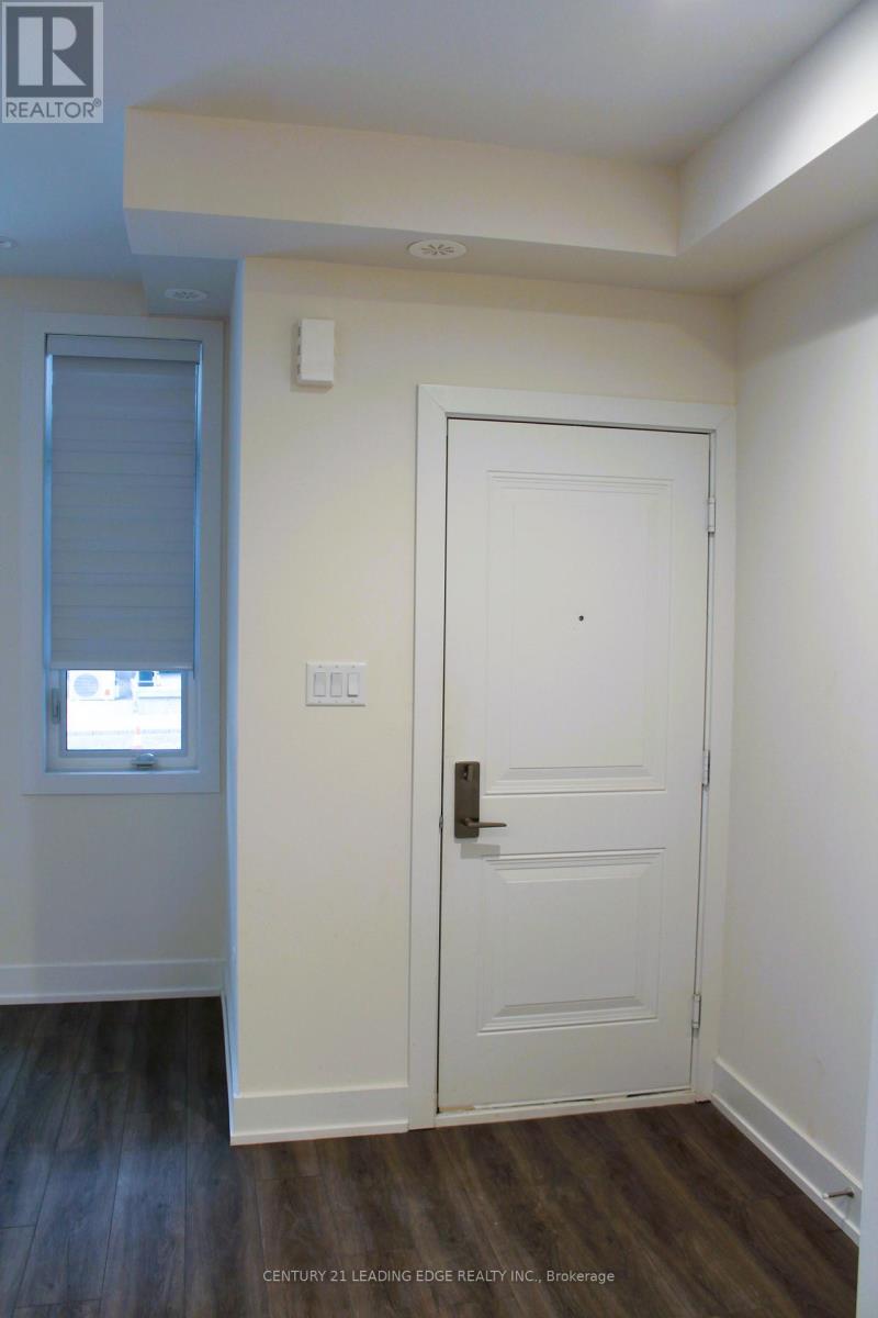 15 - 8 Sayers Lane, Richmond Hill, Ontario  L4E 1J4 - Photo 3 - N12446797