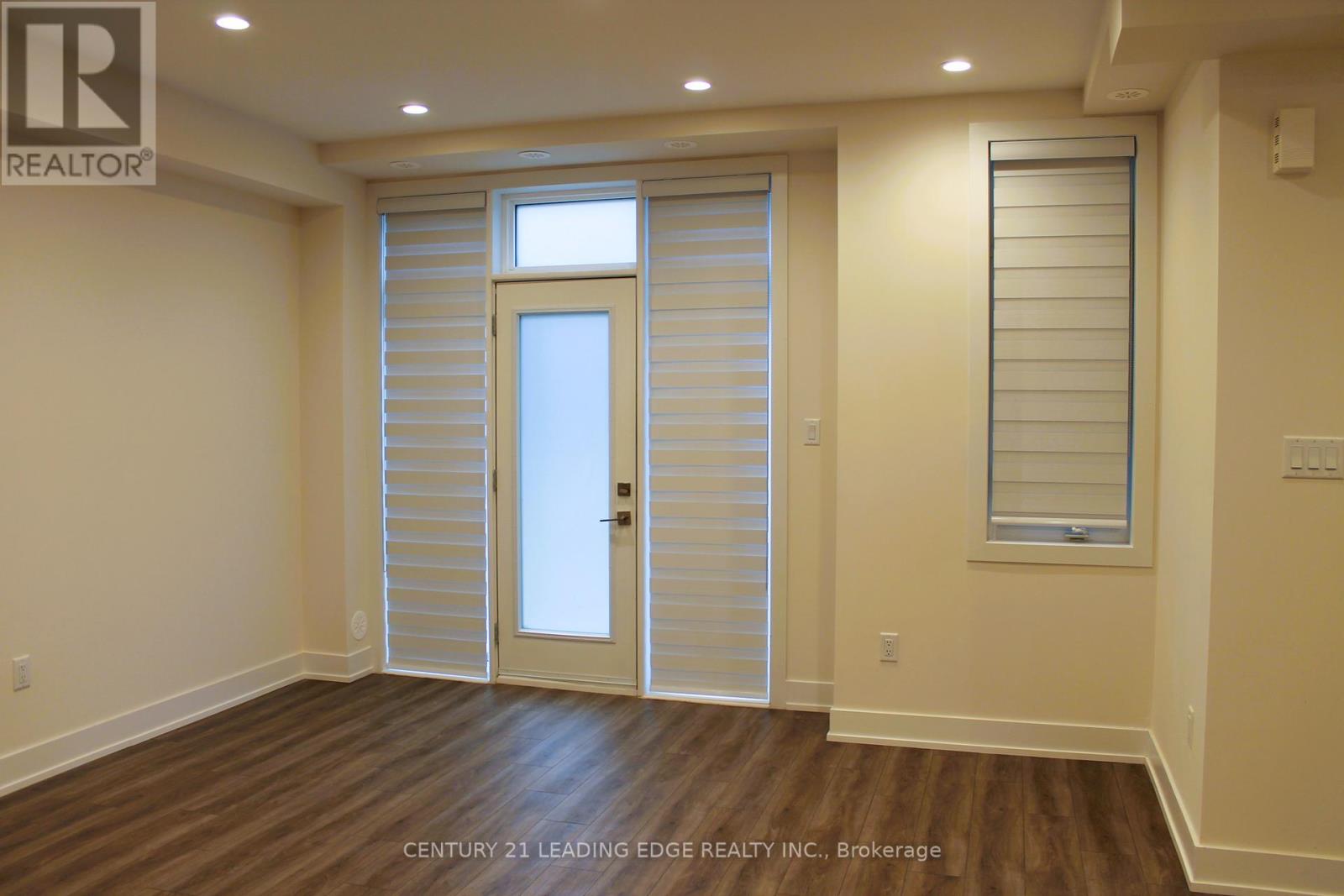 15 - 8 Sayers Lane, Richmond Hill, Ontario  L4E 1J4 - Photo 5 - N12446797