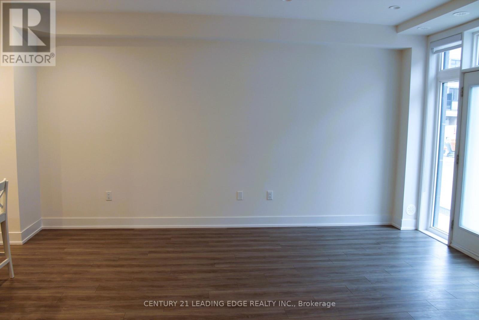 15 - 8 Sayers Lane, Richmond Hill, Ontario  L4E 1J4 - Photo 6 - N12446797