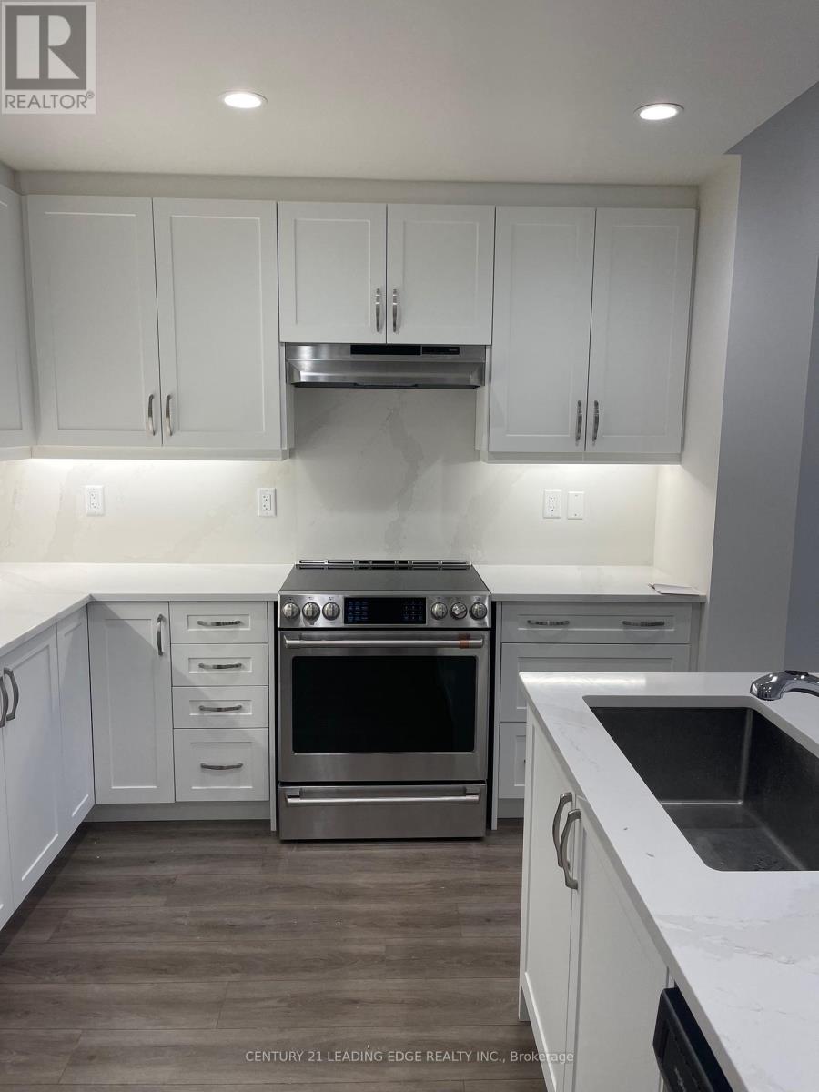15 - 8 Sayers Lane, Richmond Hill, Ontario  L4E 1J4 - Photo 7 - N12446797