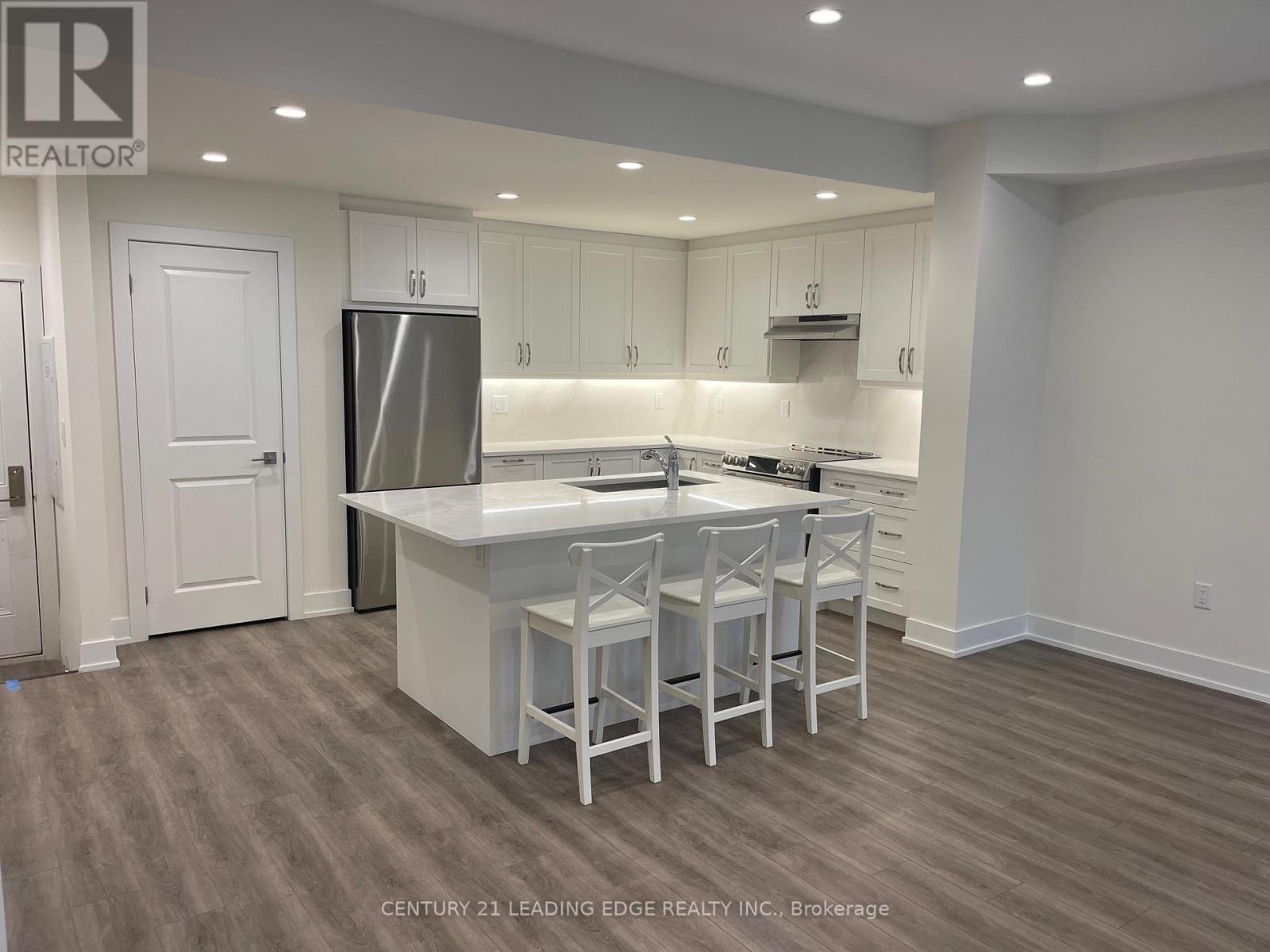 15 - 8 Sayers Lane, Richmond Hill, Ontario  L4E 1J4 - Photo 8 - N12446797