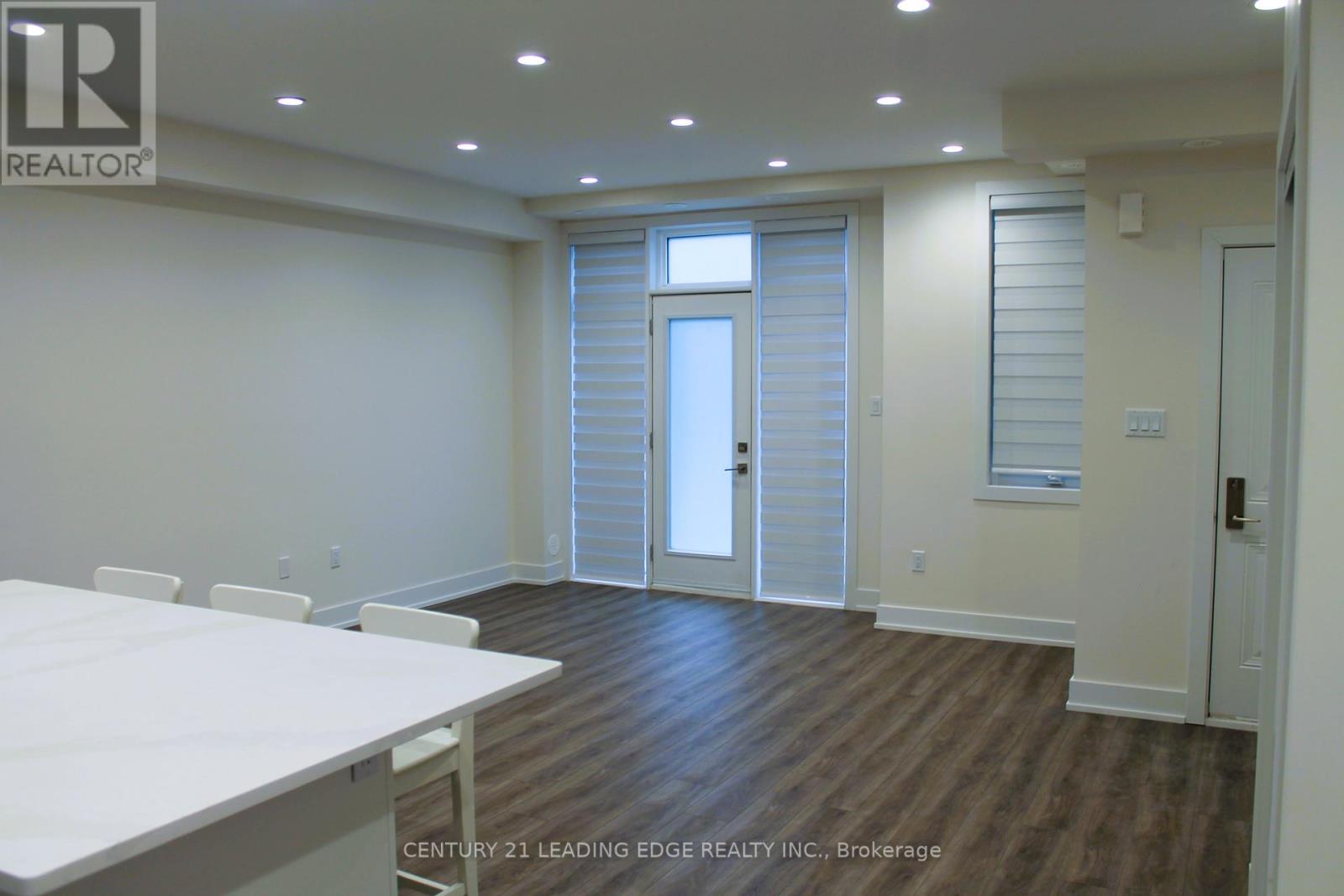15 - 8 Sayers Lane, Richmond Hill, Ontario  L4E 1J4 - Photo 9 - N12446797