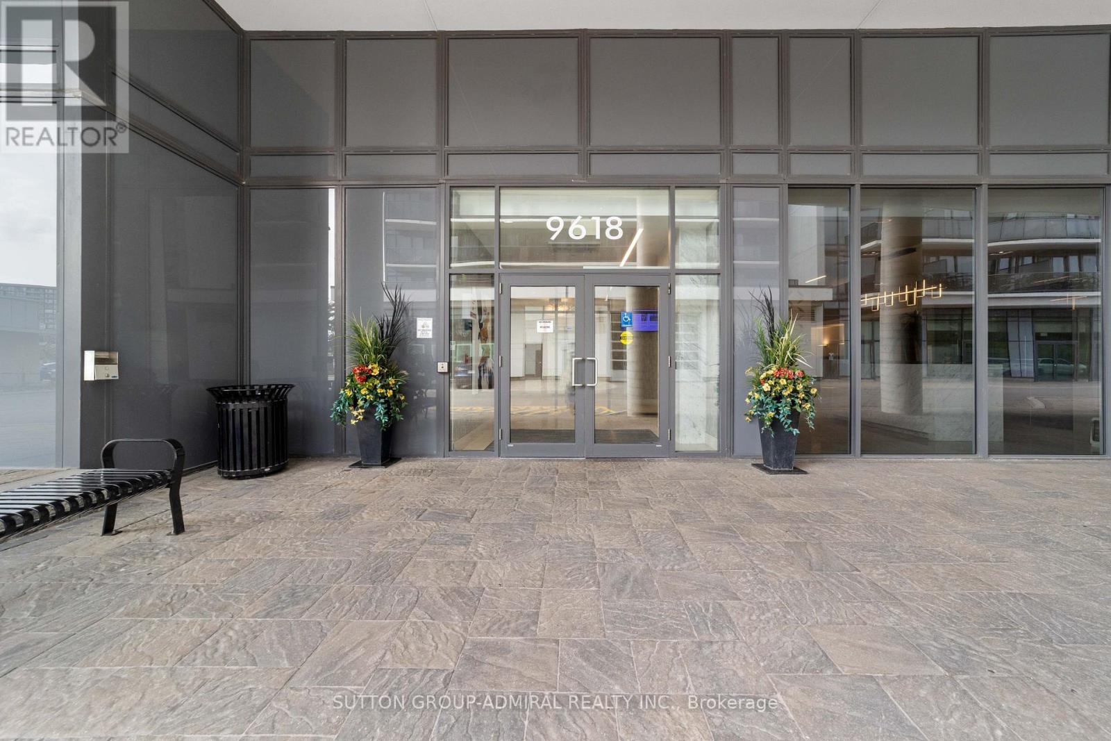 916 - 9618 Yonge Street, Richmond Hill, Ontario  L4C 0X5 - Photo 3 - N12446814