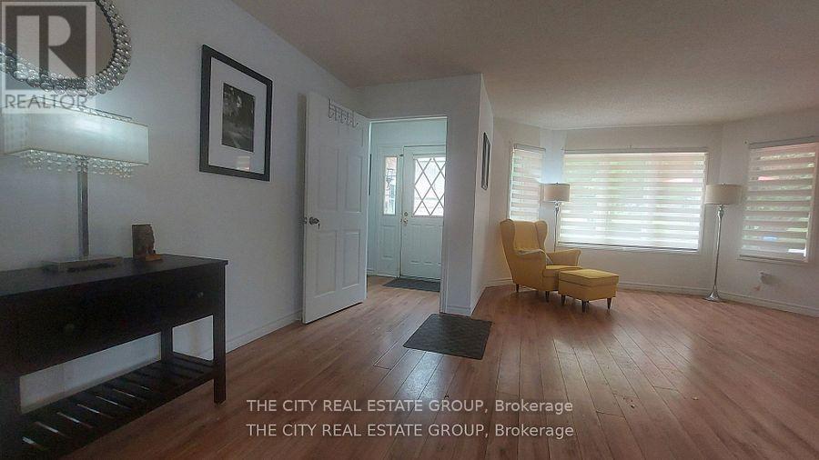 Main Floor - 22 Pineway Avenue, Georgina, Ontario  L4P 3V9 - Photo 10 - N12446882