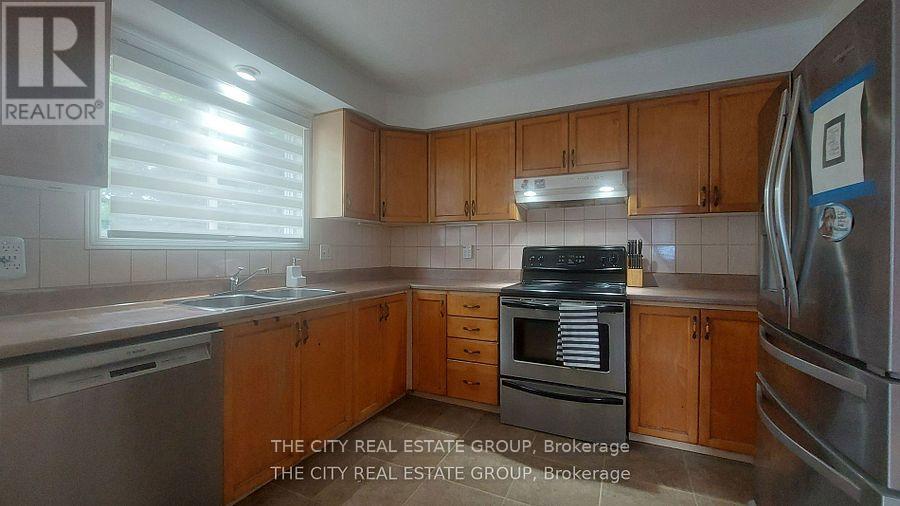 Main Floor - 22 Pineway Avenue, Georgina, Ontario  L4P 3V9 - Photo 12 - N12446882