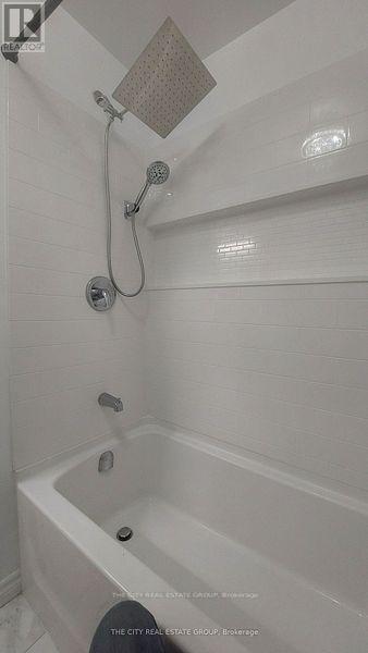 Main Floor - 22 Pineway Avenue, Georgina, Ontario  L4P 3V9 - Photo 18 - N12446882