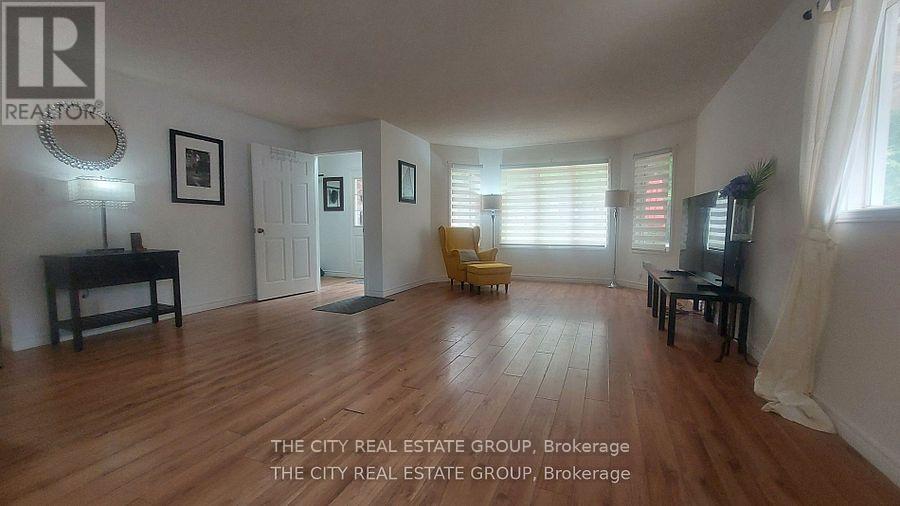 Main Floor - 22 Pineway Avenue, Georgina, Ontario  L4P 3V9 - Photo 9 - N12446882