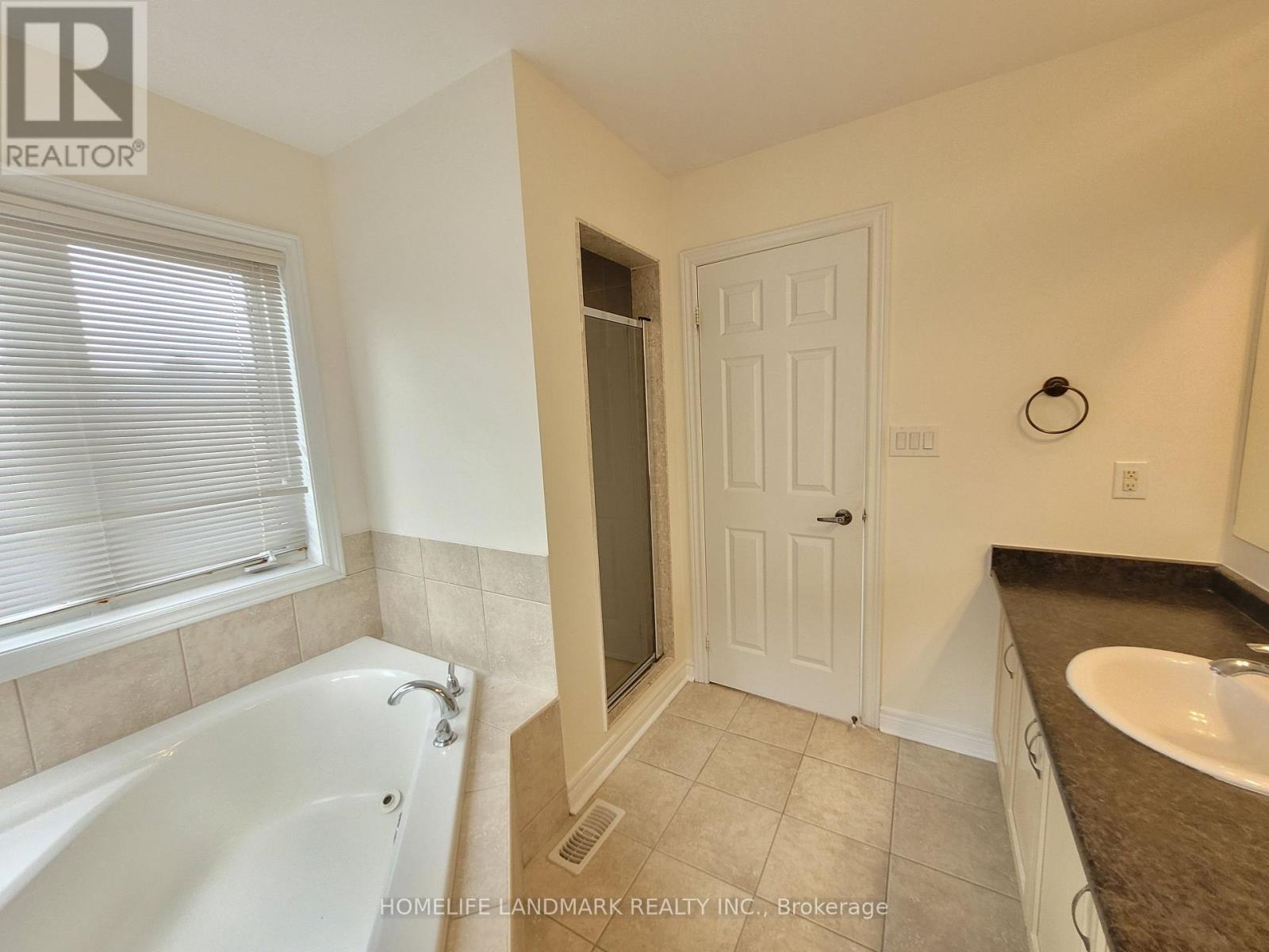 10 Blue Grouse Road, Vaughan, Ontario  L6A 4B9 - Photo 10 - N12446884