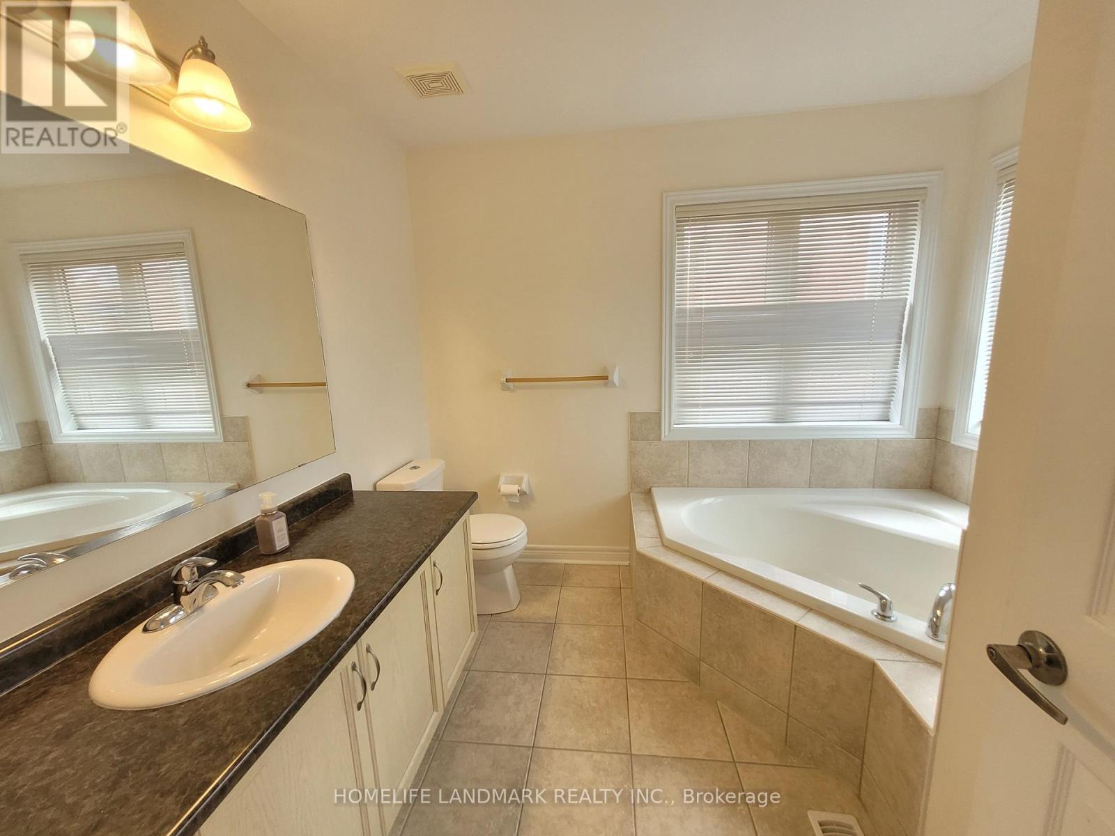 10 Blue Grouse Road, Vaughan, Ontario  L6A 4B9 - Photo 11 - N12446884
