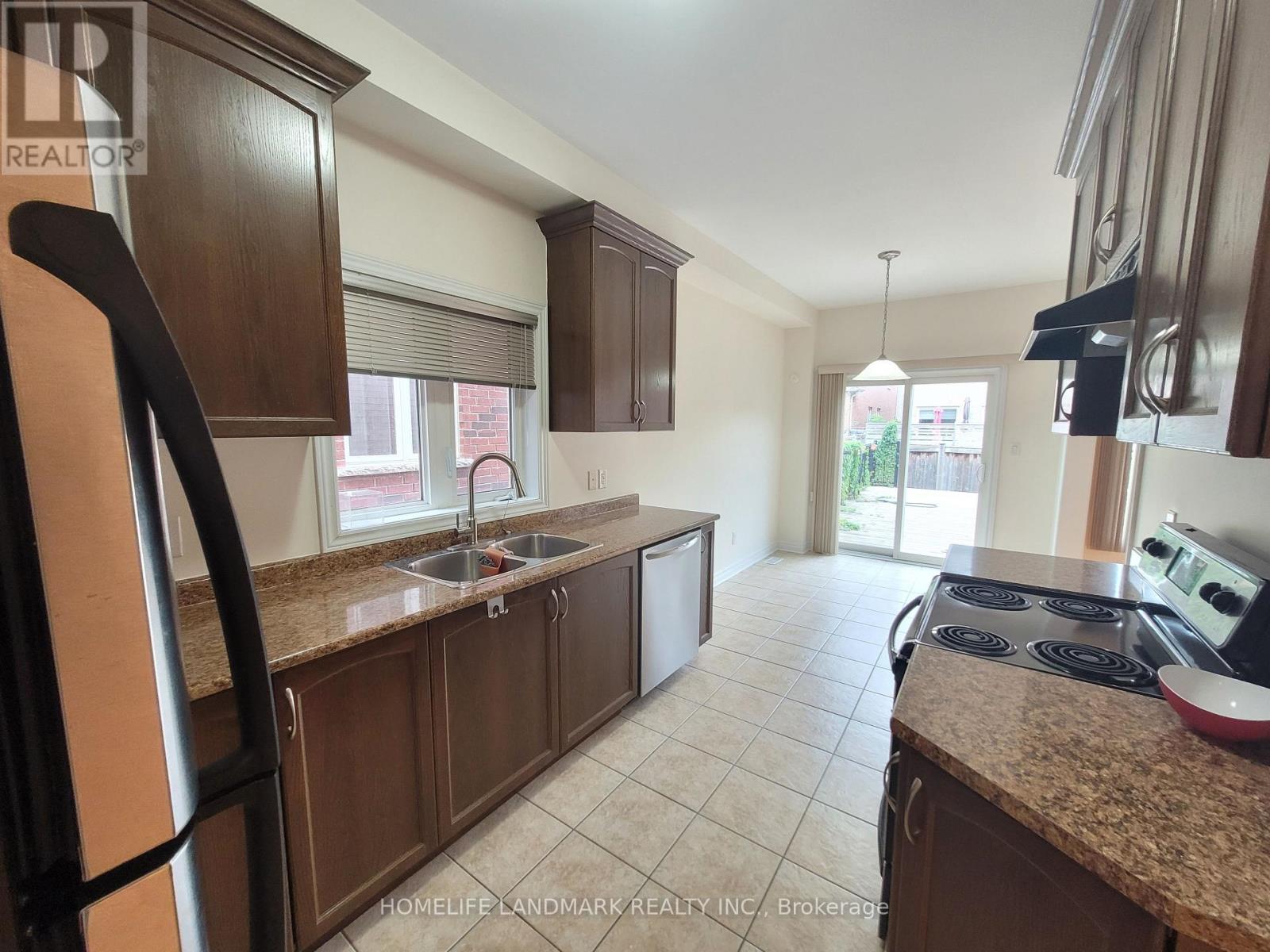 10 Blue Grouse Road, Vaughan, Ontario  L6A 4B9 - Photo 4 - N12446884