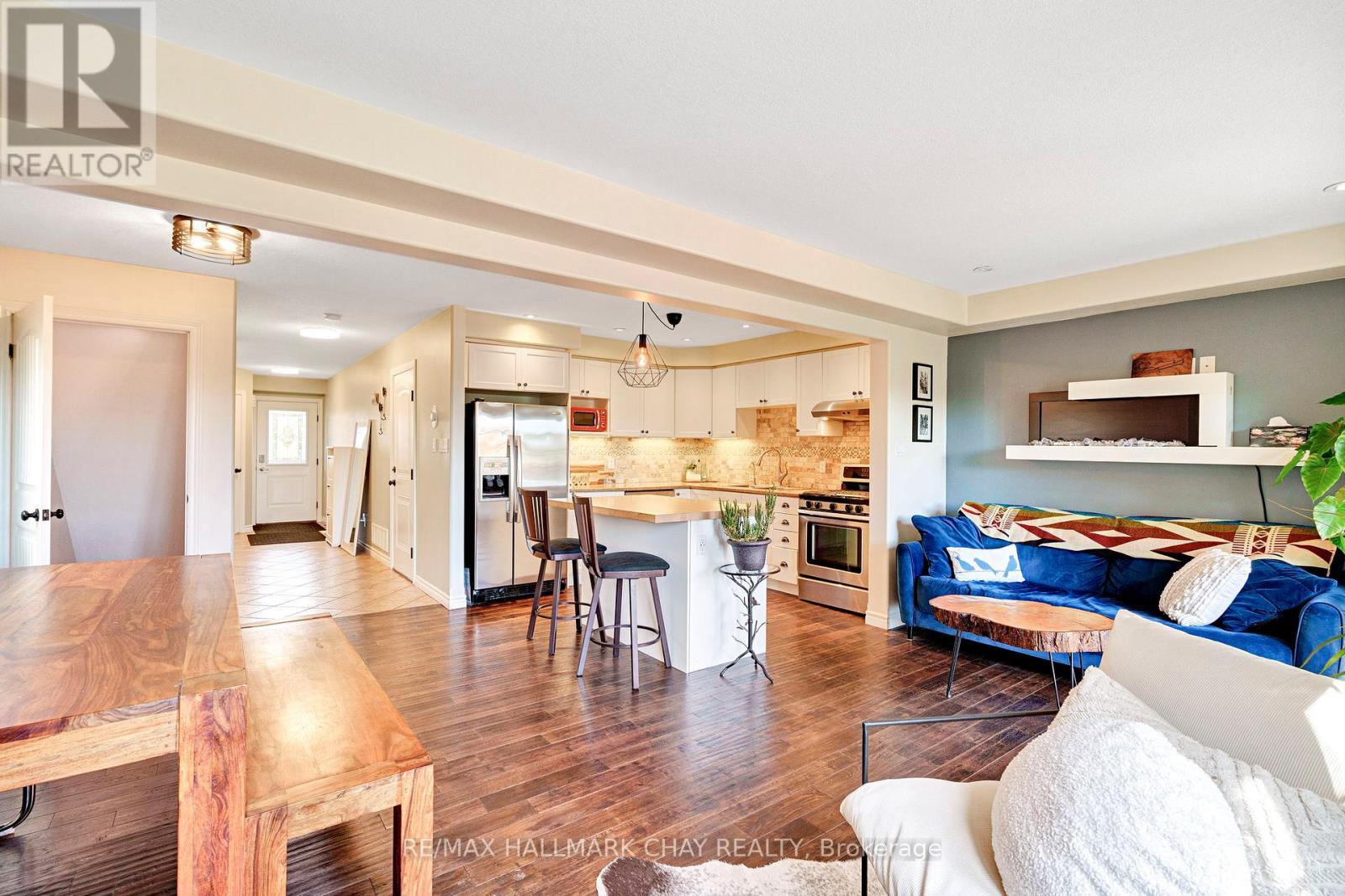 35 Banting Crescent, Essa, Ontario  L3W 0P7 - Photo 17 - N12446928