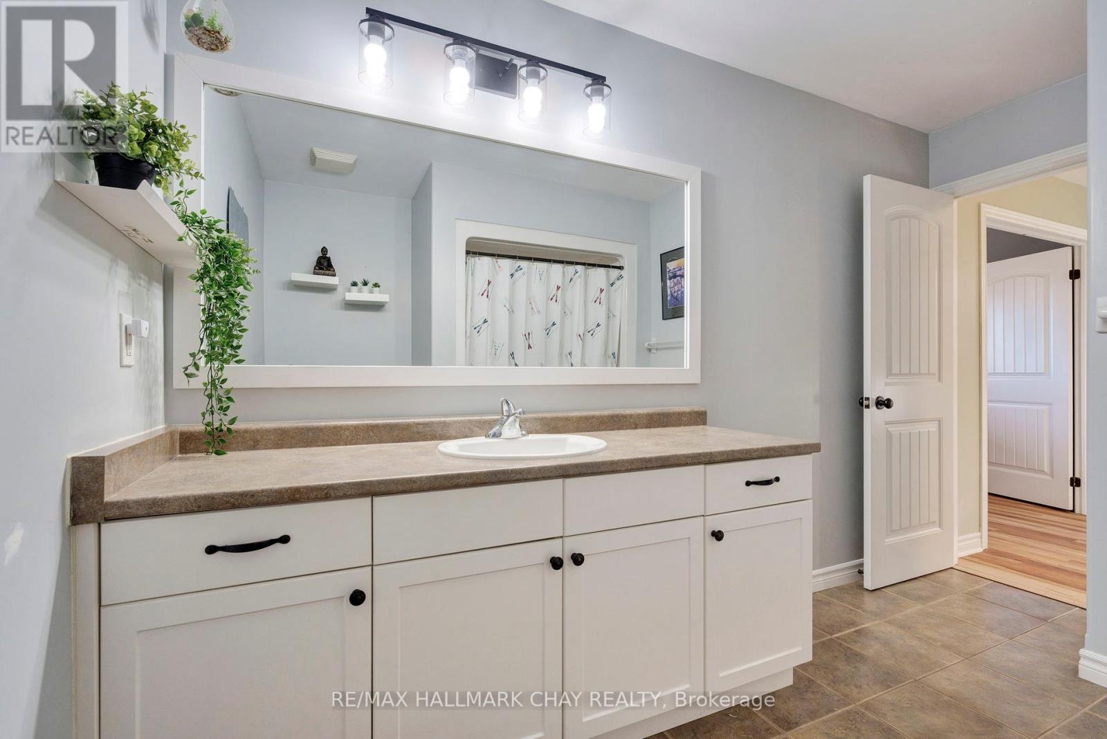 35 Banting Crescent, Essa, Ontario  L3W 0P7 - Photo 26 - N12446928