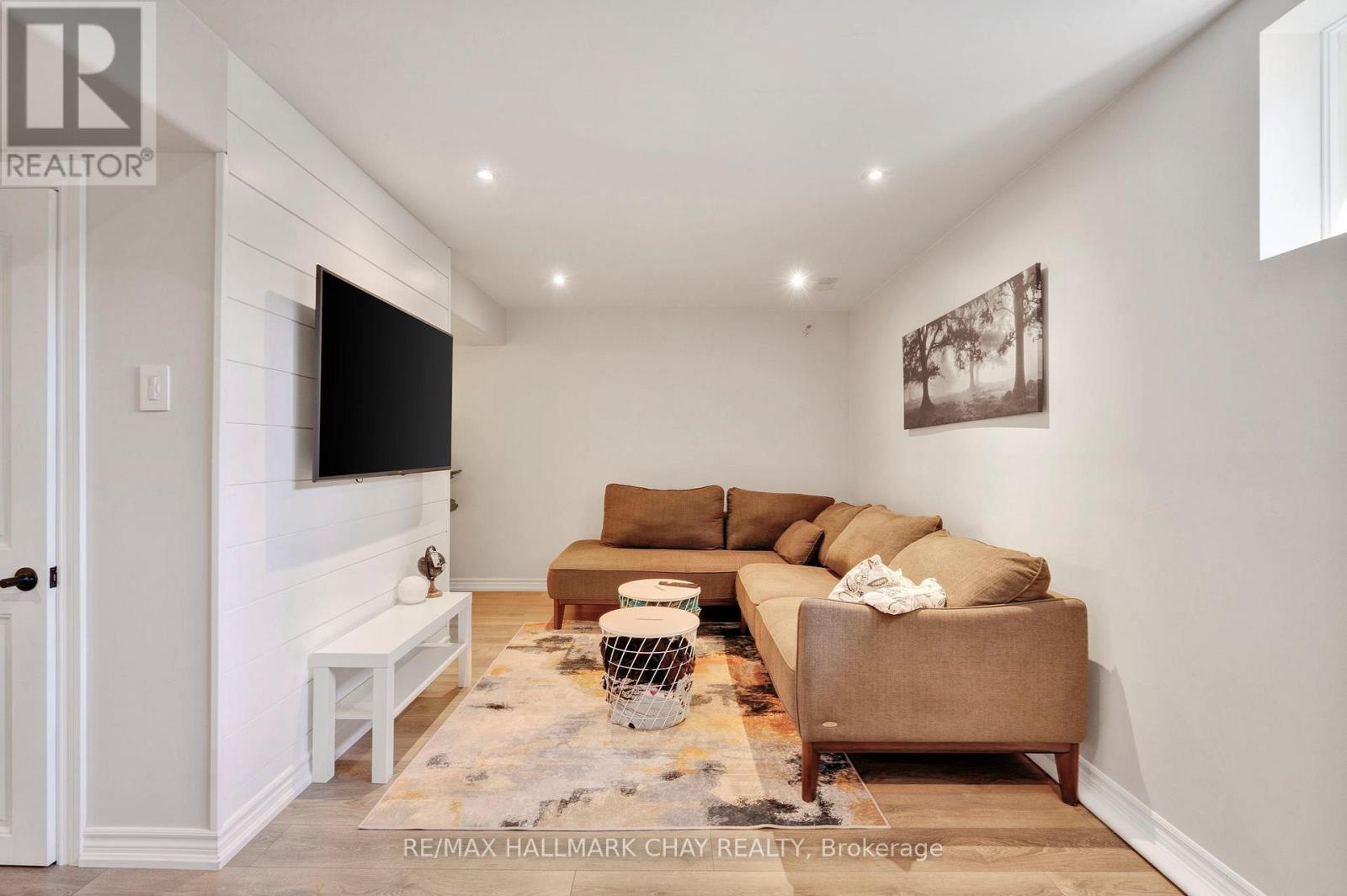 35 Banting Crescent, Essa, Ontario  L3W 0P7 - Photo 31 - N12446928