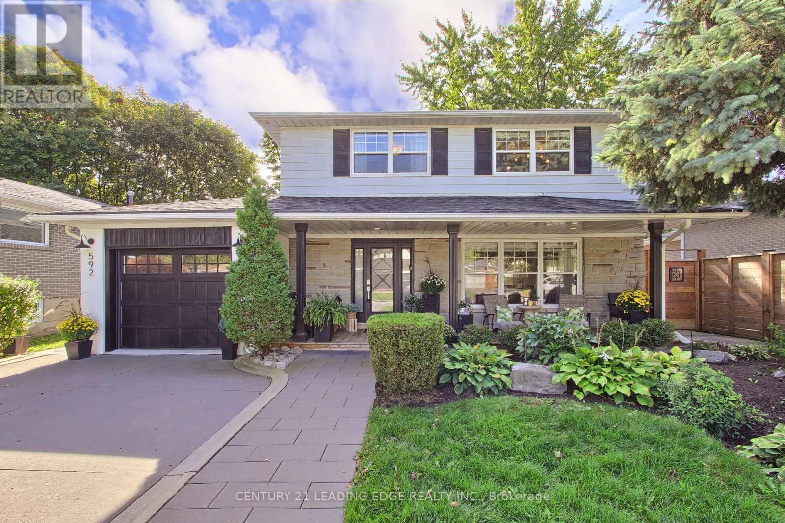 592 Rupert Avenue, Whitchurch-Stouffville, Ontario  L4A 1W2 - Photo 37 - N12446944