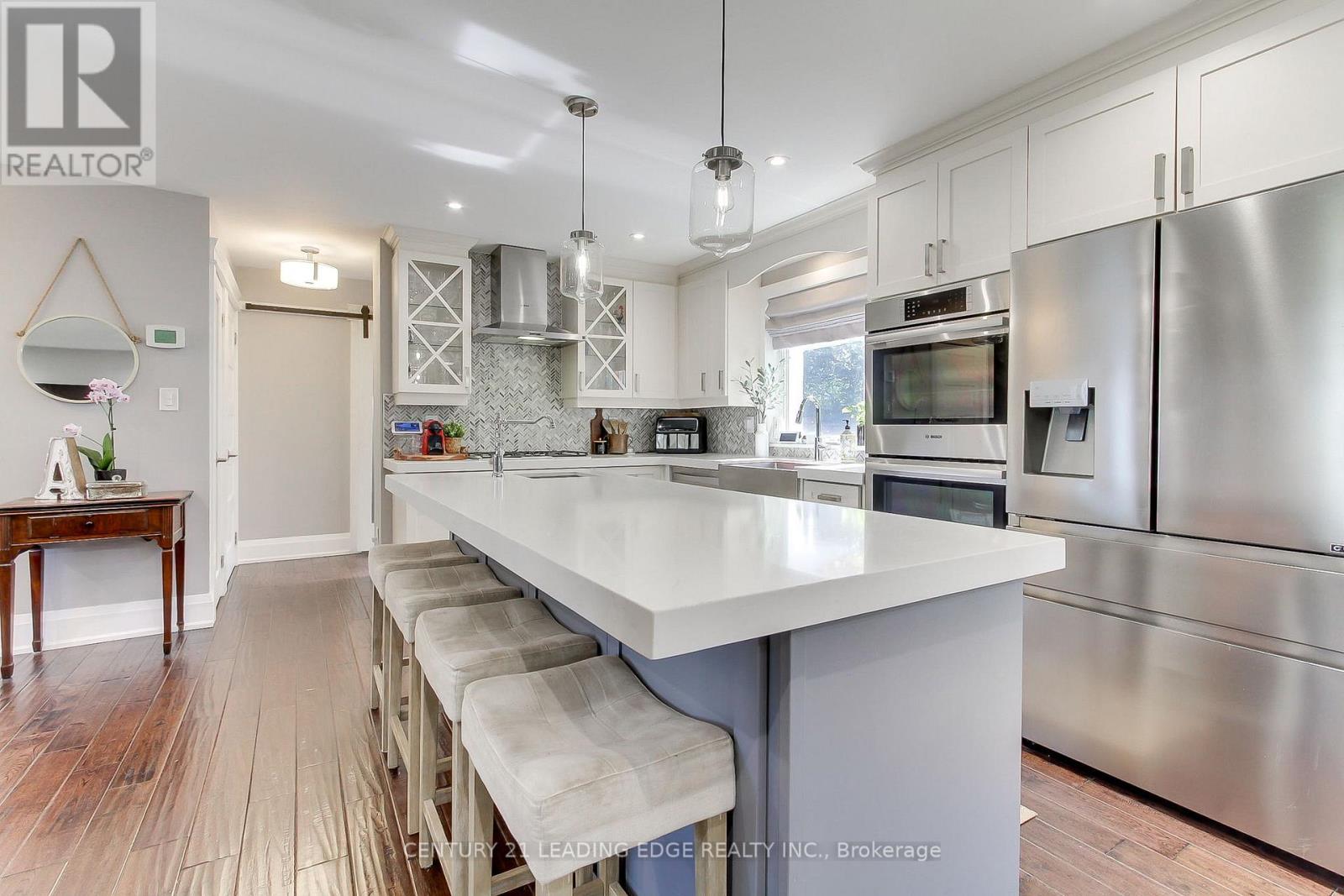 592 Rupert Avenue, Whitchurch-Stouffville, Ontario  L4A 1W2 - Photo 6 - N12446944