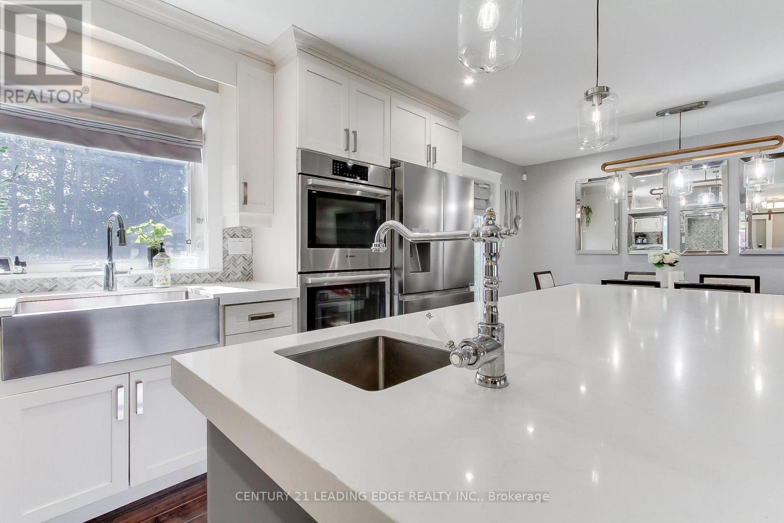 592 Rupert Avenue, Whitchurch-Stouffville, Ontario  L4A 1W2 - Photo 8 - N12446944