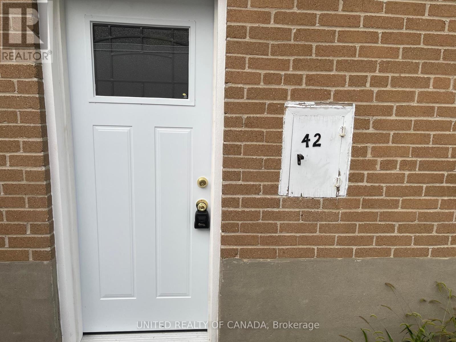 BASEMENT - 42 LUNDY'S LANE, Newmarket, Ontario