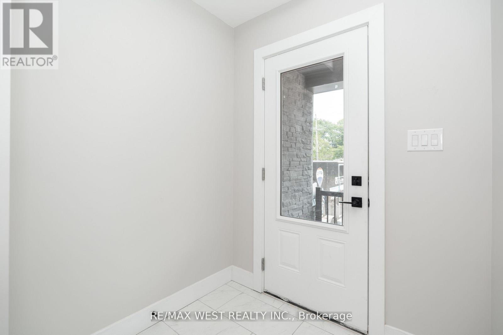 1 - 172 Cundles Road W, Barrie, Ontario  L4N 5N1 - Photo 4 - S12446874