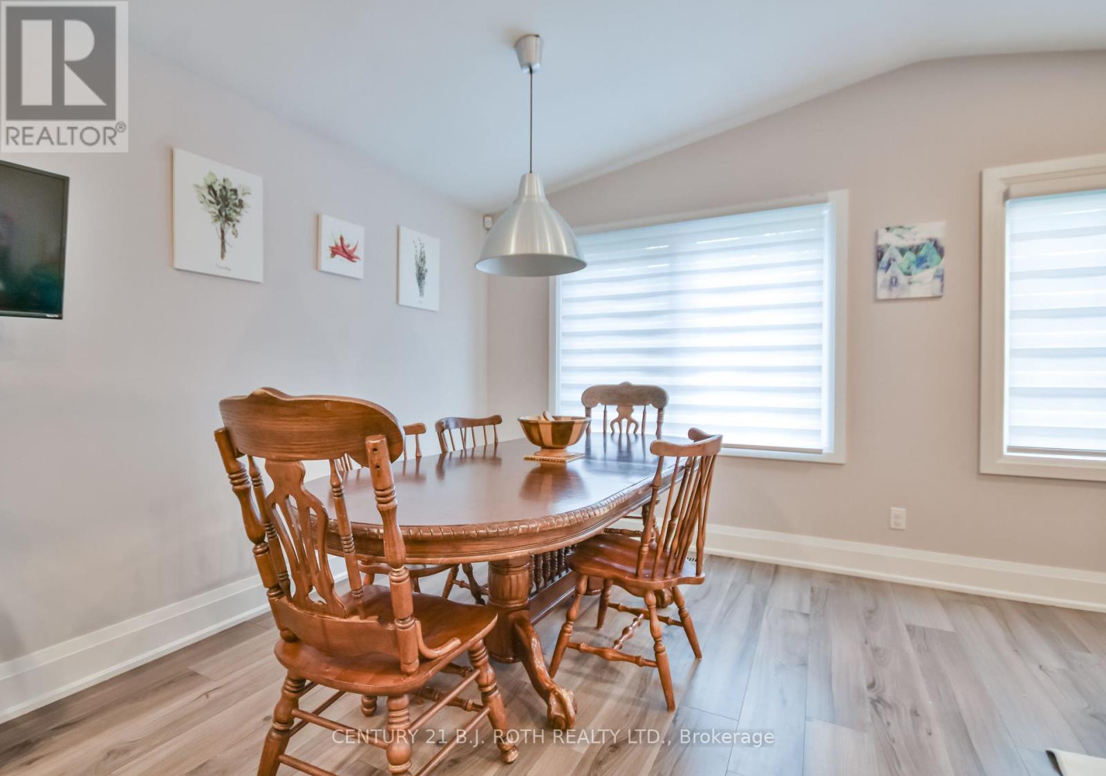 16 Gloria Street, Barrie, Ontario  L4N 4L9 - Photo 5 - S12446943